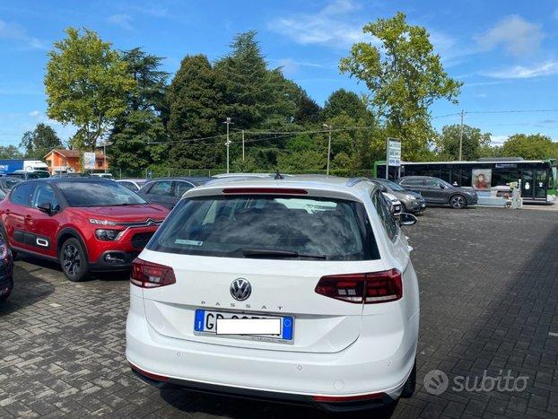 VOLKSWAGEN Passat Variant 1.6 TDI SCR DSG Busine