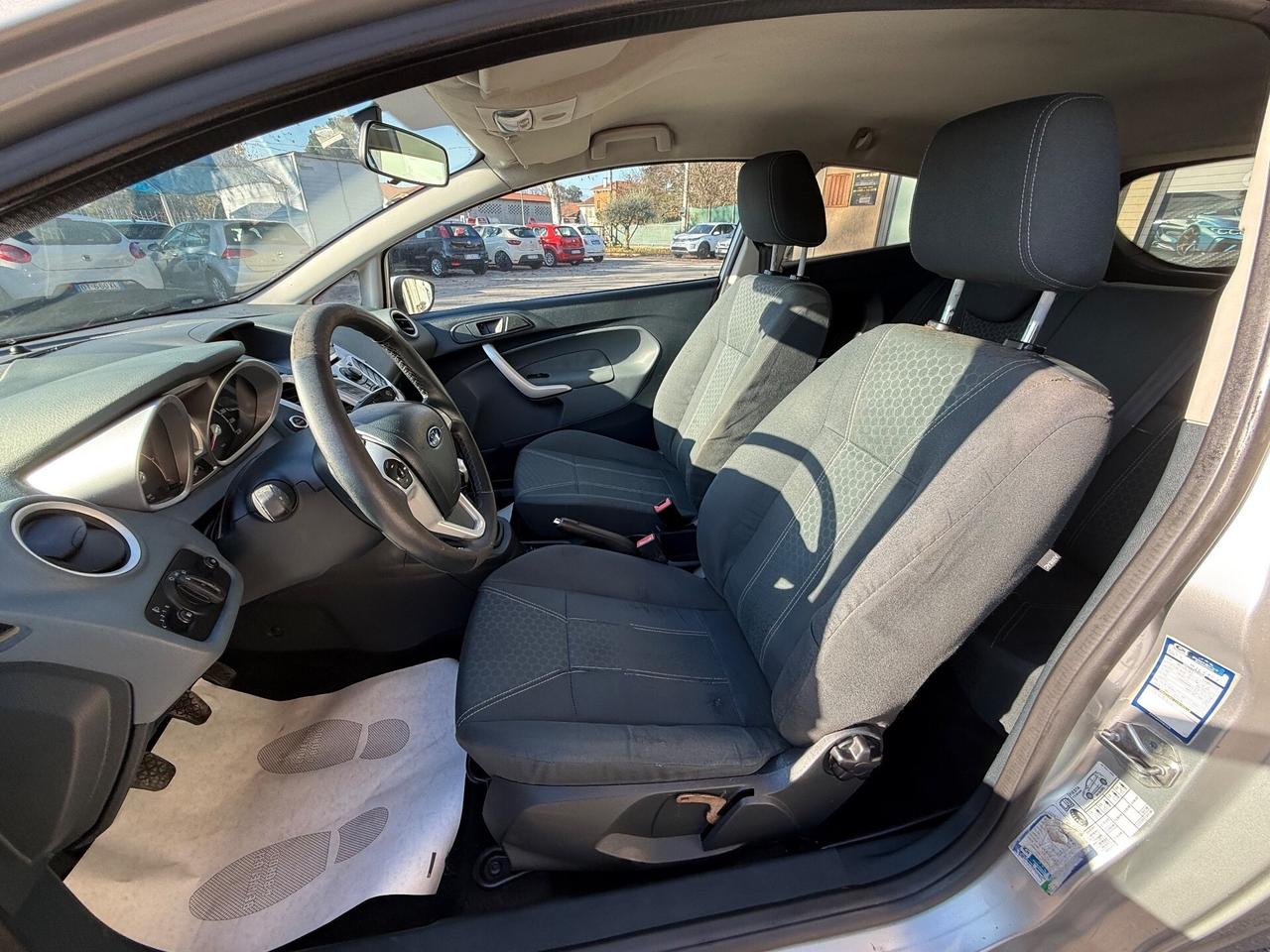 Ford Fiesta 1.4 TDCi 70CV 3 porte - Neopatentati