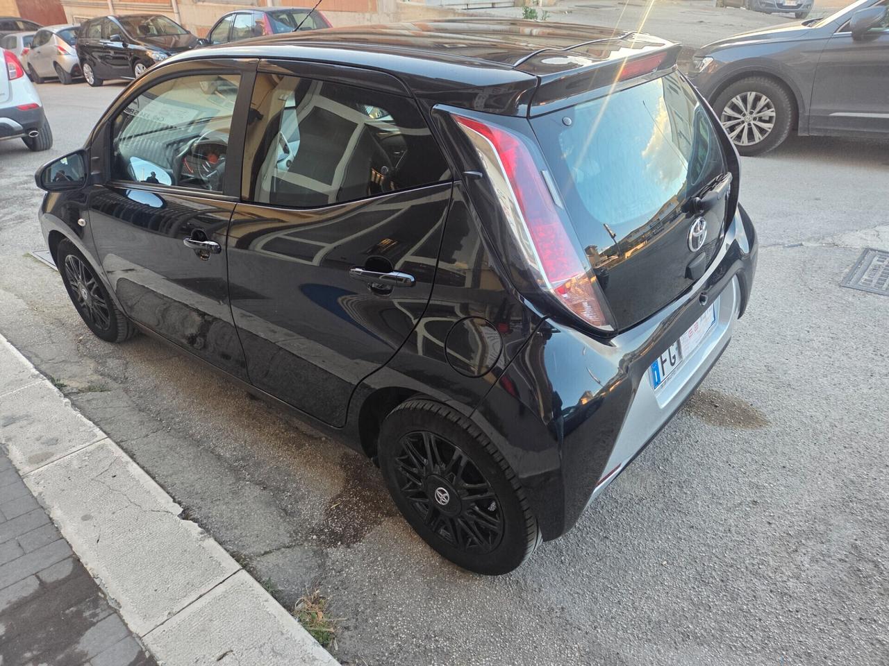 TOYOTA AYGO 1.0 BENZ 70 CV AUTOMATICA KM CERTIFICATI