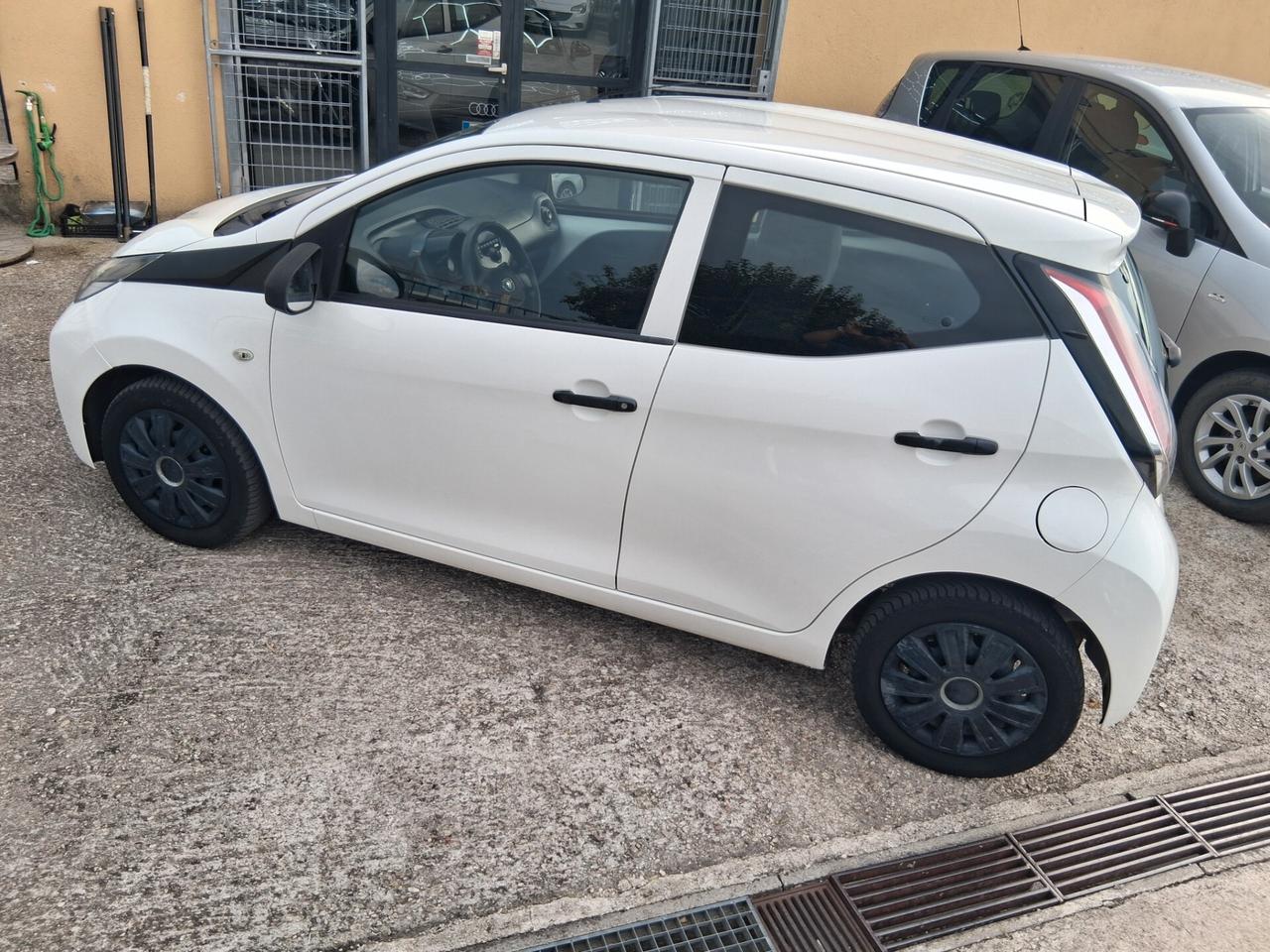 Toyota Aygo 1.0 VVT-i 69 CV 5 porte x-cool