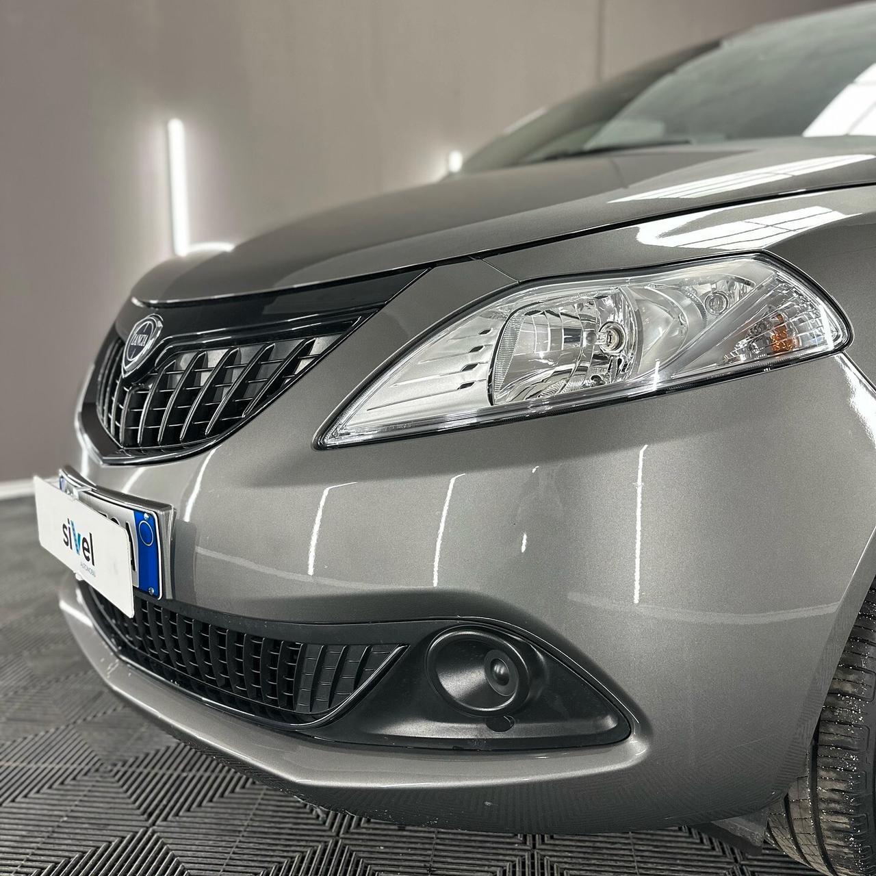 Lancia Ypsilon 1.0 FireFly 5 porte S&S Hybrid Silver