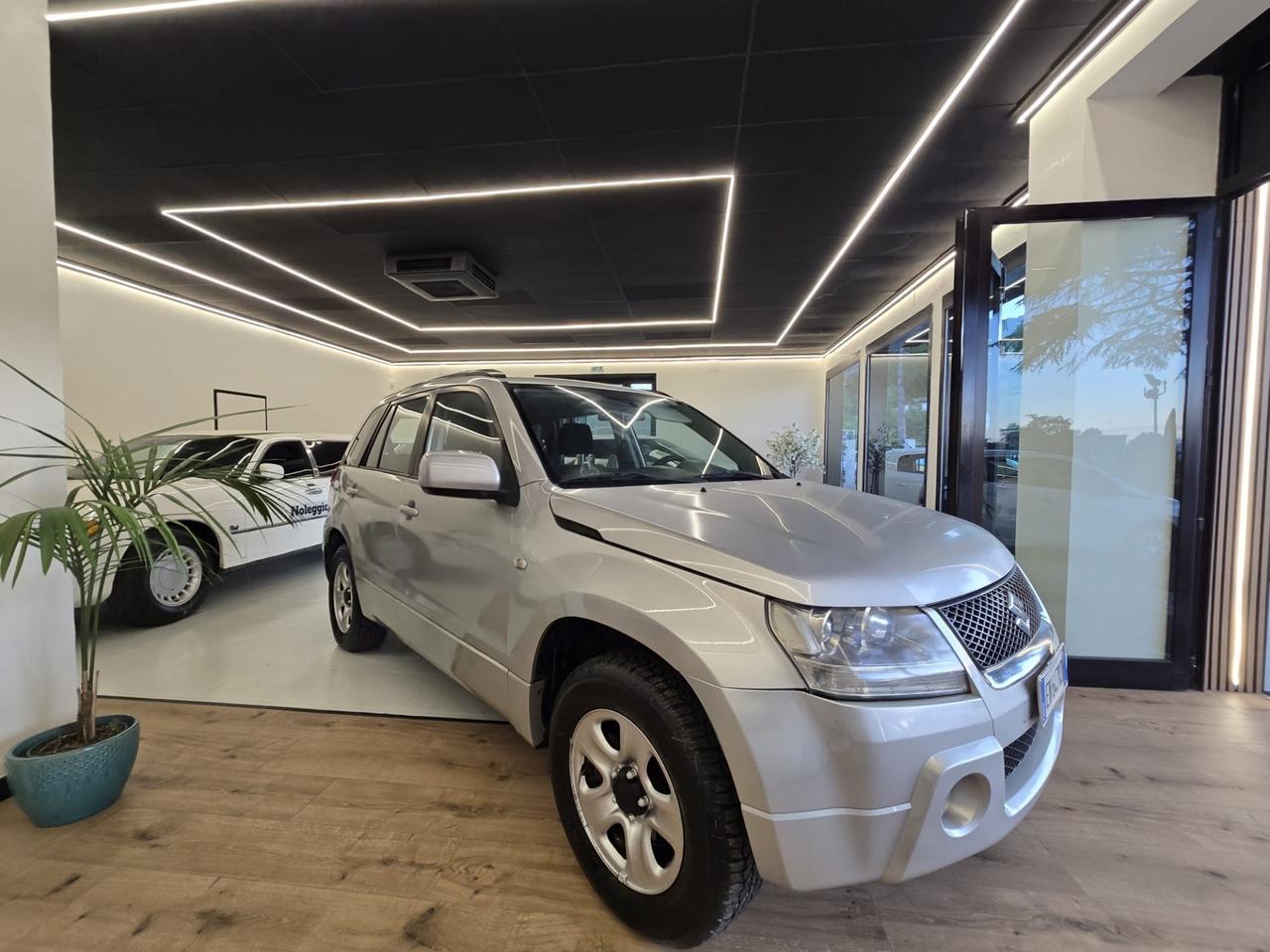 Suzuki Grand Vitara 2.0 16V 5 gpl