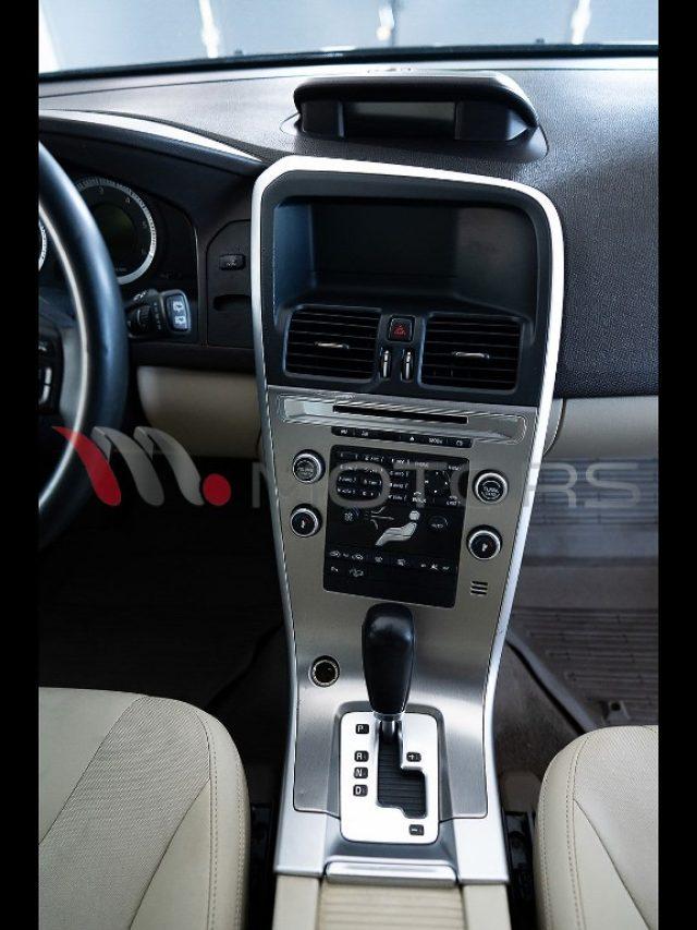 VOLVO XC60 2.4 d3 Momentum AWD 163 CV Geartronic