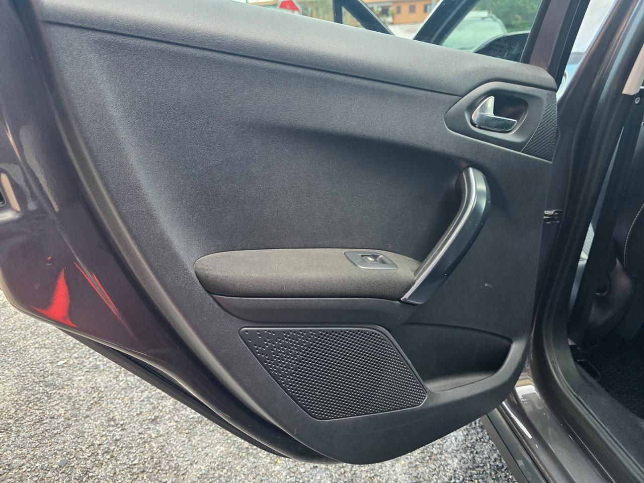 Peugeot 2008 1.6 BlueHDi 100 Allure