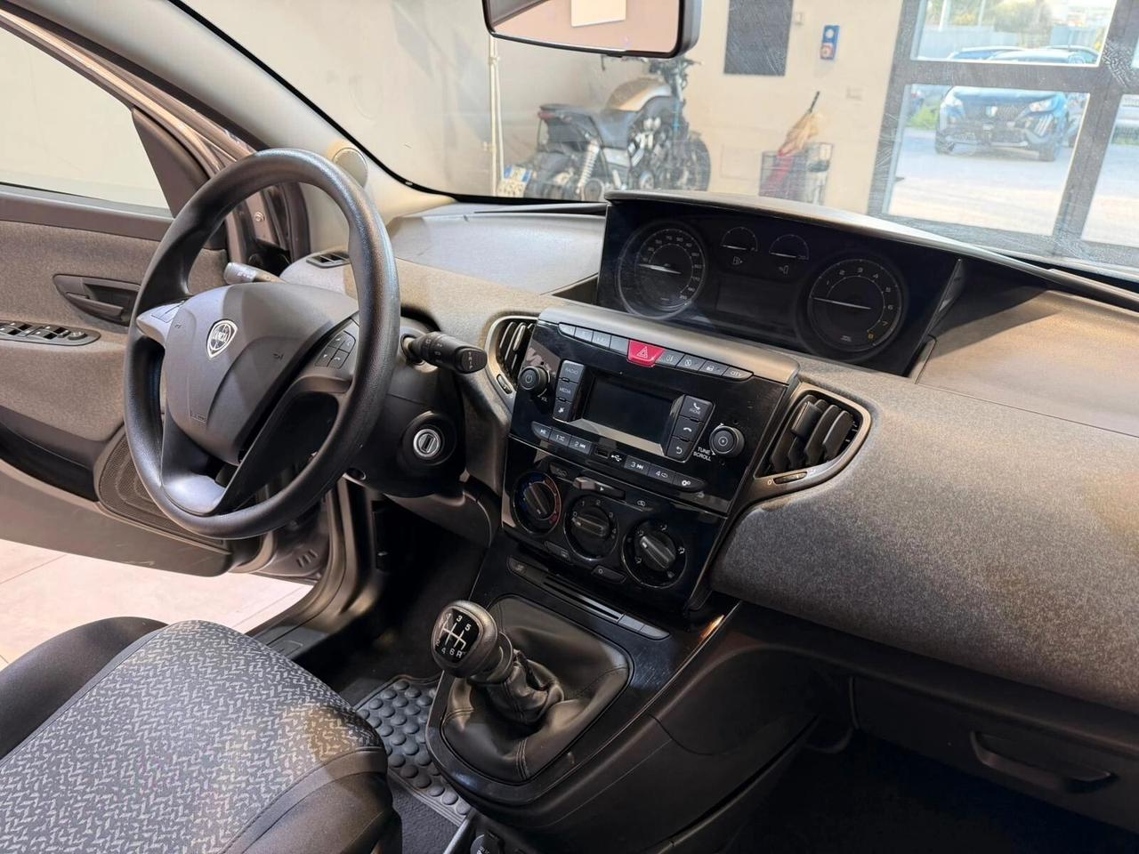 Lancia Ypsilon 1.0 FireFly 5 porte S&S Hybrid Silver Plus