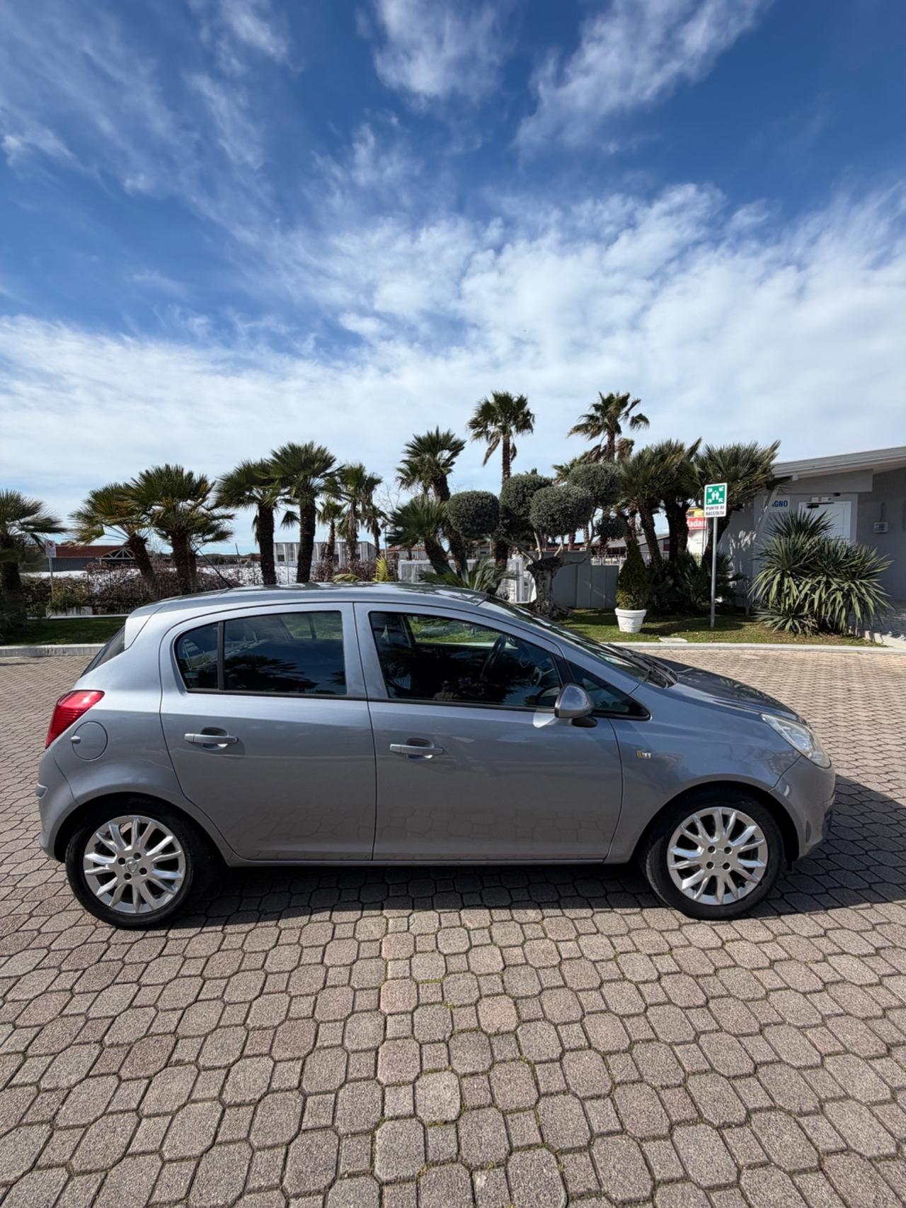 Opel Corsa 1.2 5 porte Easytronic Cosmo