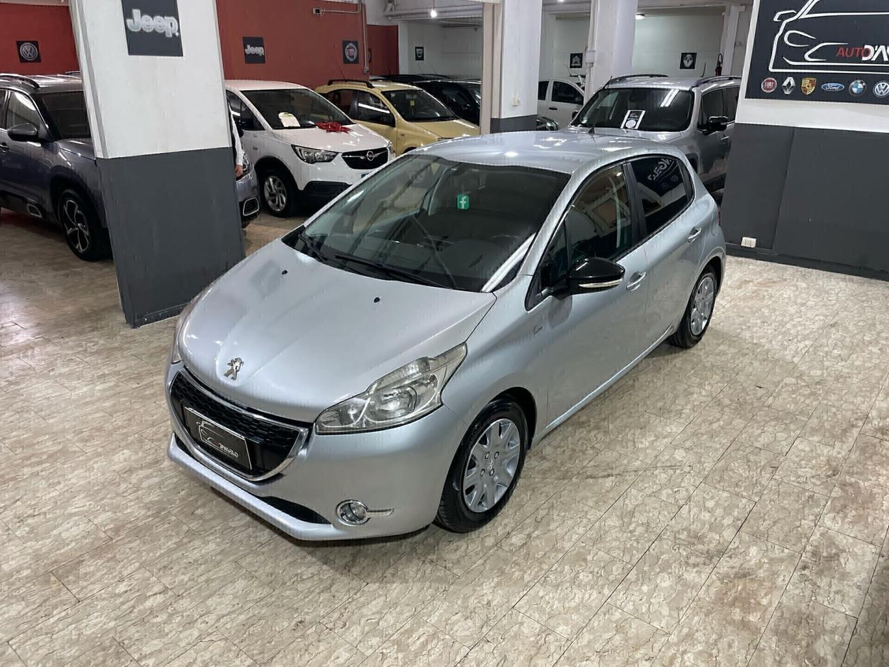 Peugeot 208 1.4 HDi 68 CV 5 porte Allure