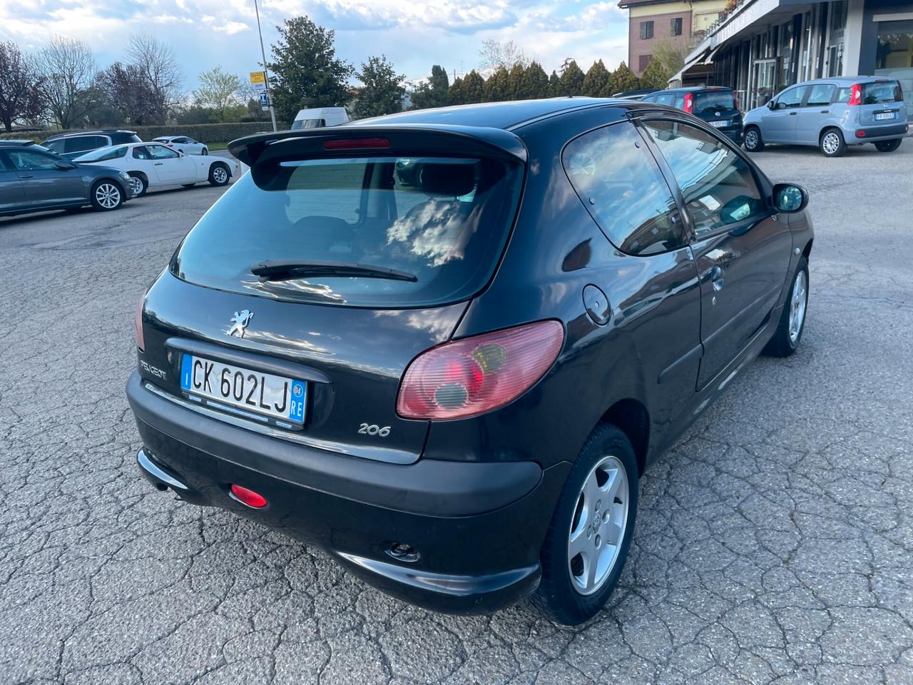 Peugeot 206 1.1 3p. Lee