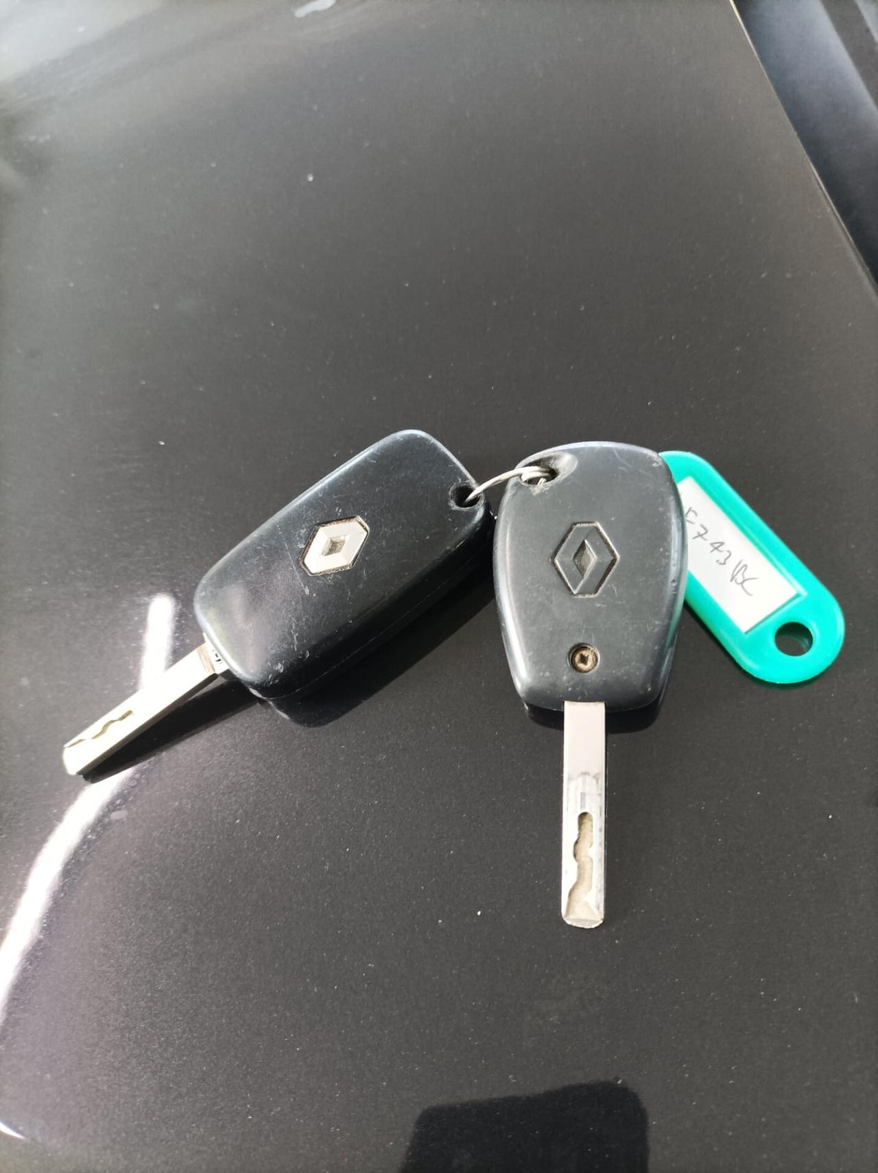 Renault Clio 1.2 16V (IN TRATTATIVA)