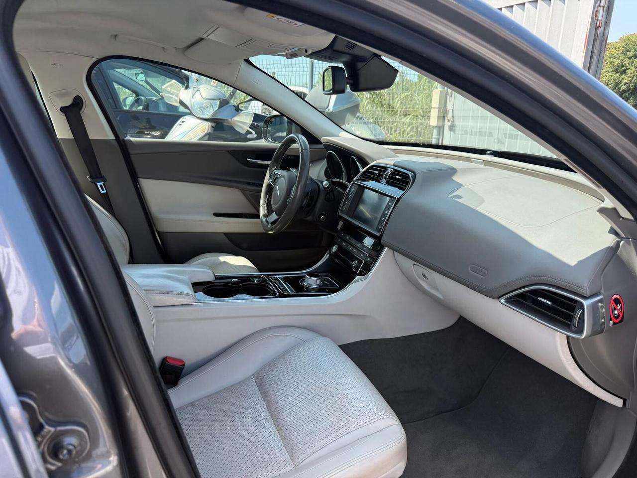 Jaguar XE 2.0 D Turbo 180CV aut. Portfolio Solo 87.000Km