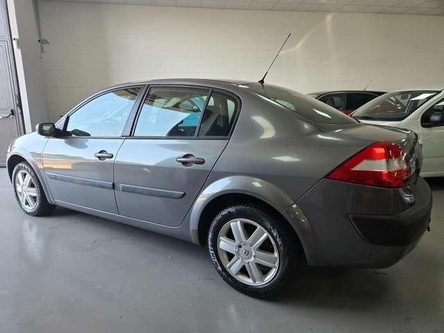 Renault Megane Megane II 2002 4p 1.4 16v Confort Authentique 98cv
