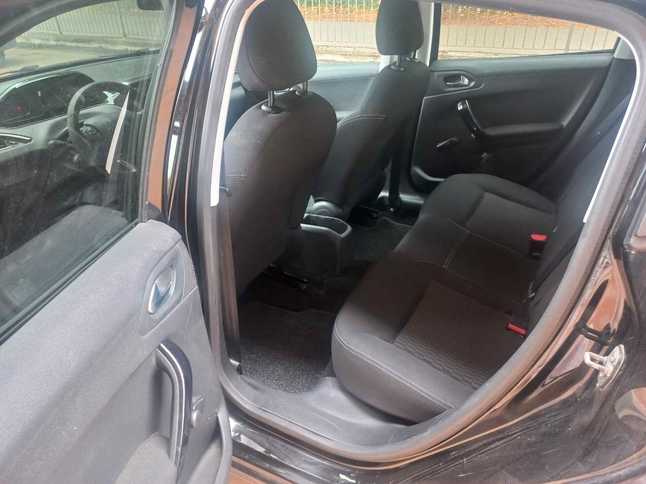 Peugeot 208 BlueHDi 75 5 porte Touch