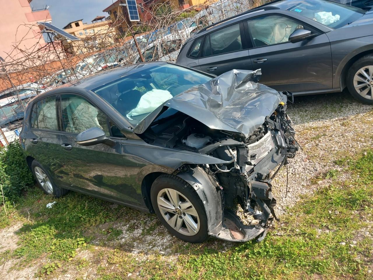 Volkswagen Golf 2.0 TDI 115 CV SCR Life SINISTRATA