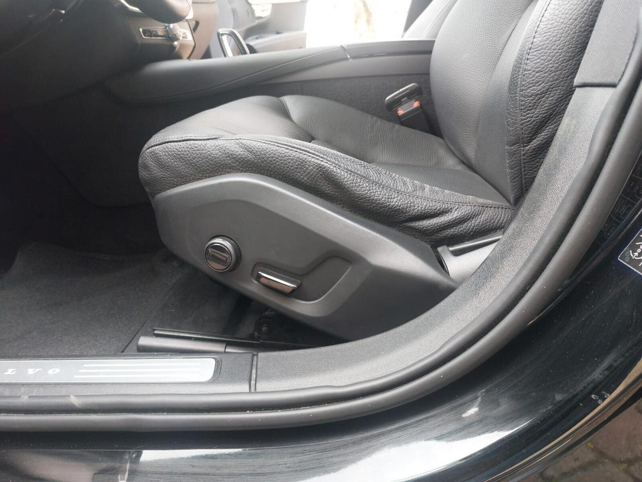 Volvo V90 Cross Country B4 (d) AWD Business Plus Auto