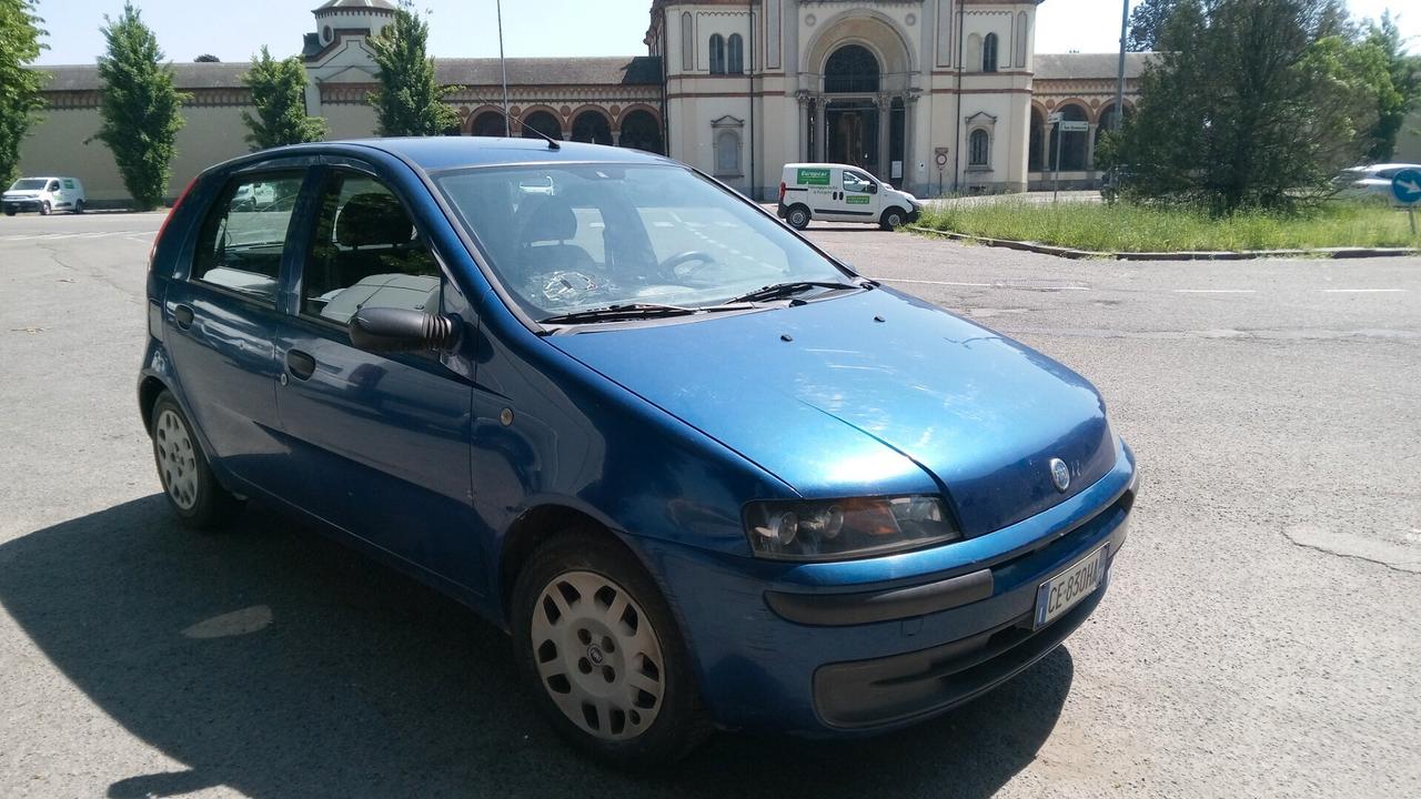 Fiat Punto 1.2i 5 porte clima neopatentati