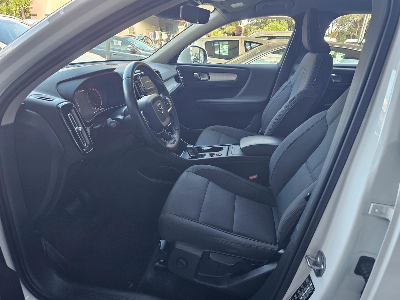 Volvo XC40 D3 AWD Geartronic Momentum Pro