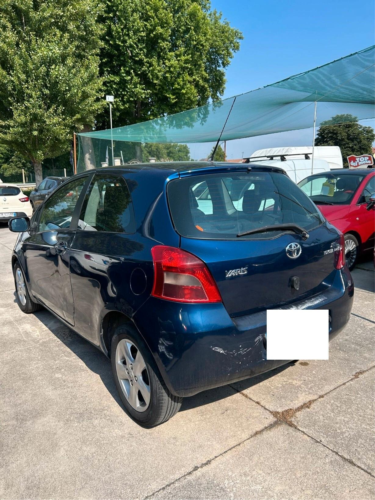 Toyota Yaris 1.4 D-4D 3 porte Sol OK NEO PATENTATI