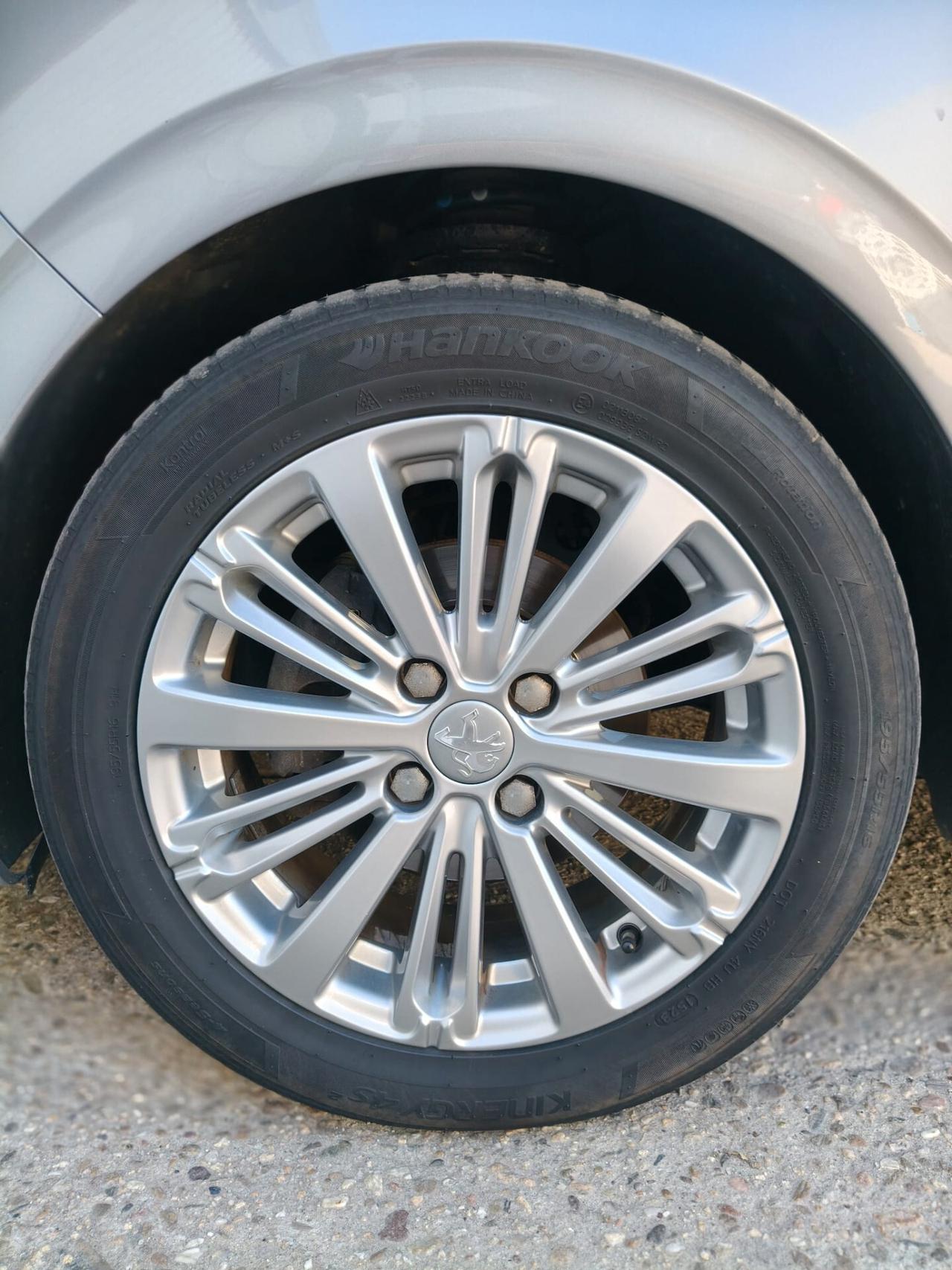 Peugeot 208 anno 2019 full optional