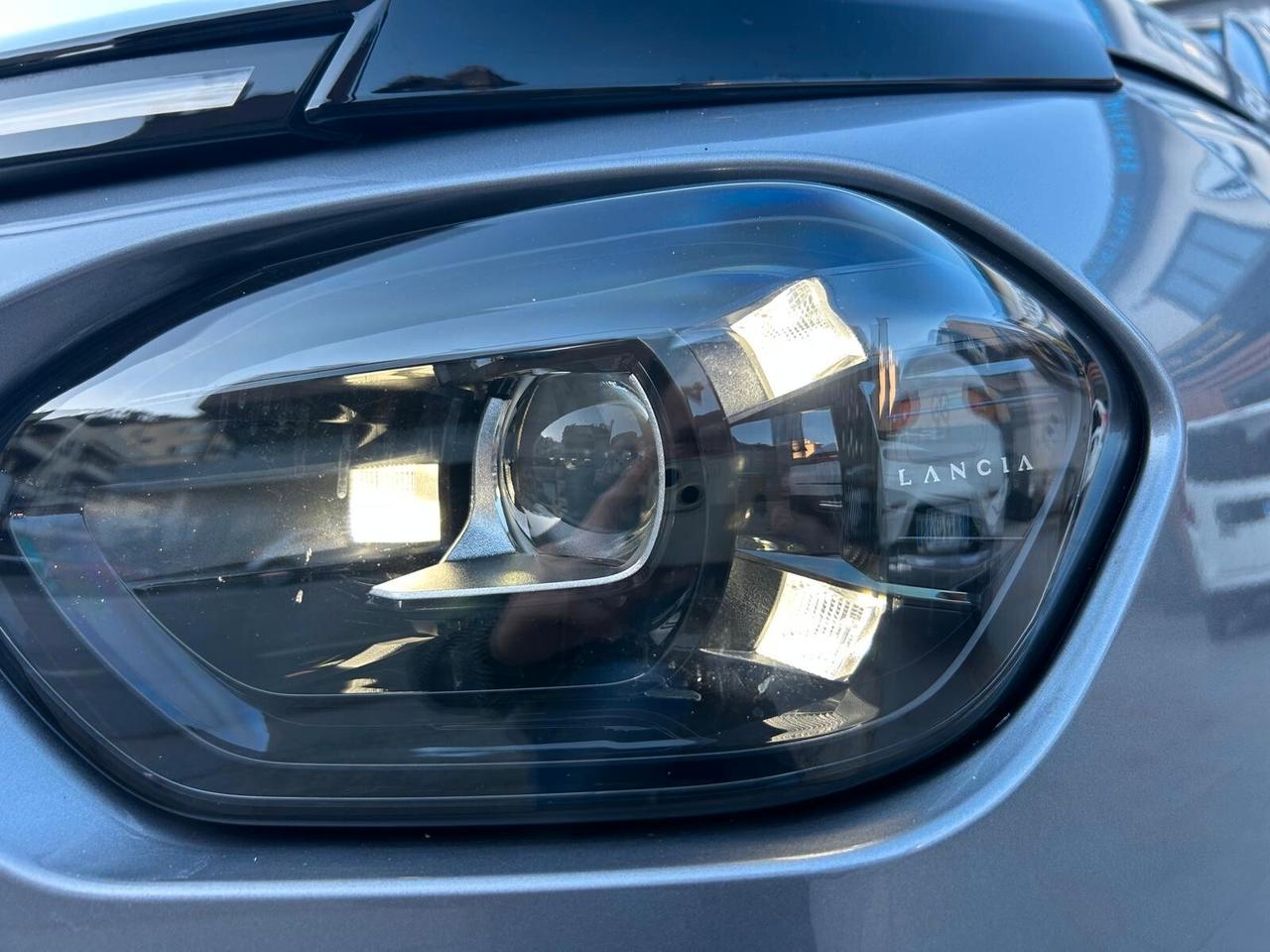 Lancia Ypsilon Hybrid e-DCT LX