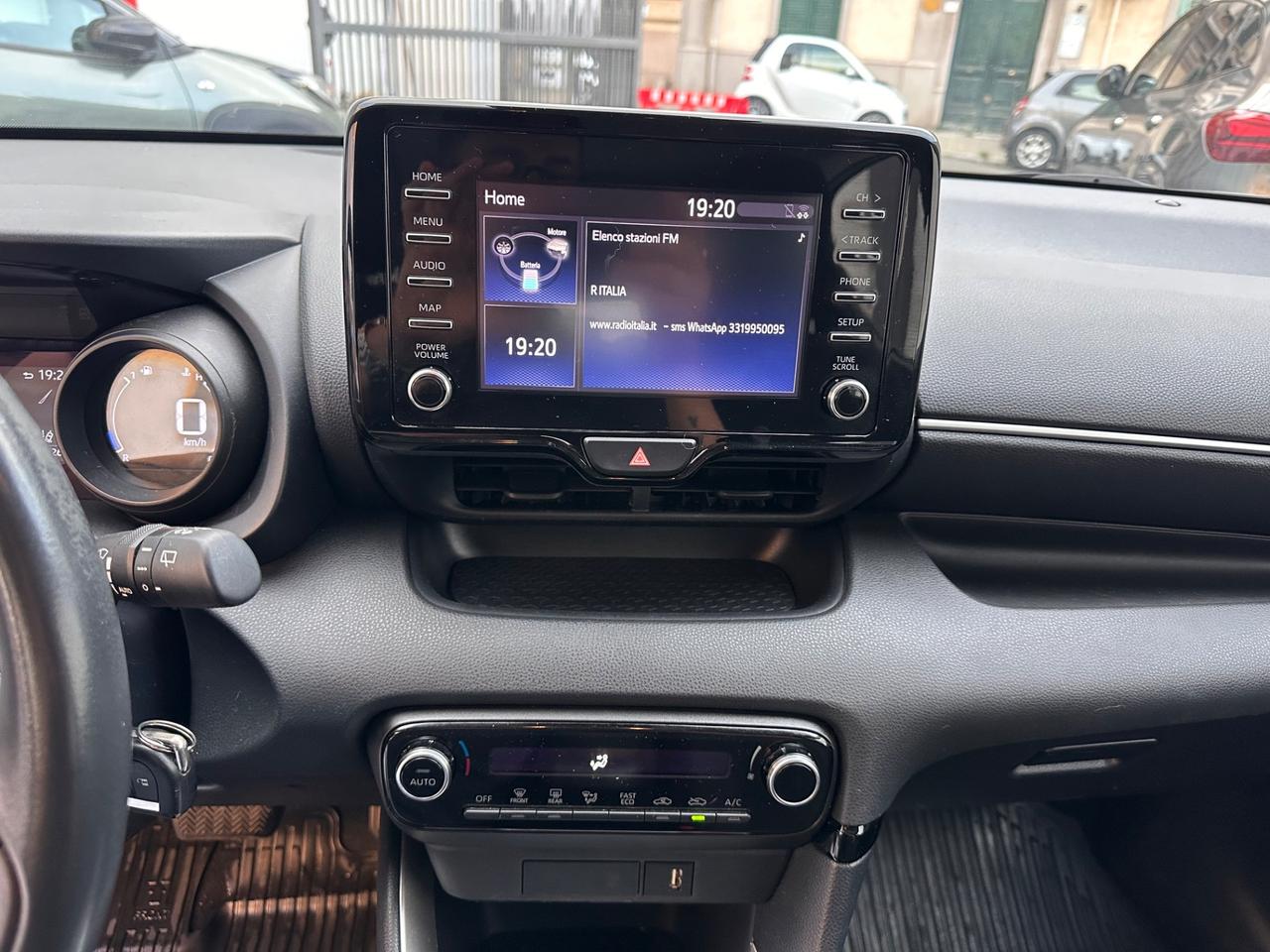 Toyota Yaris 1.5 Hybrid 5 porte Lounge