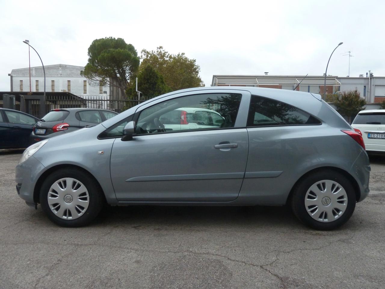 Opel Corsa 1.2 3 porte Club Ok Neopatentati