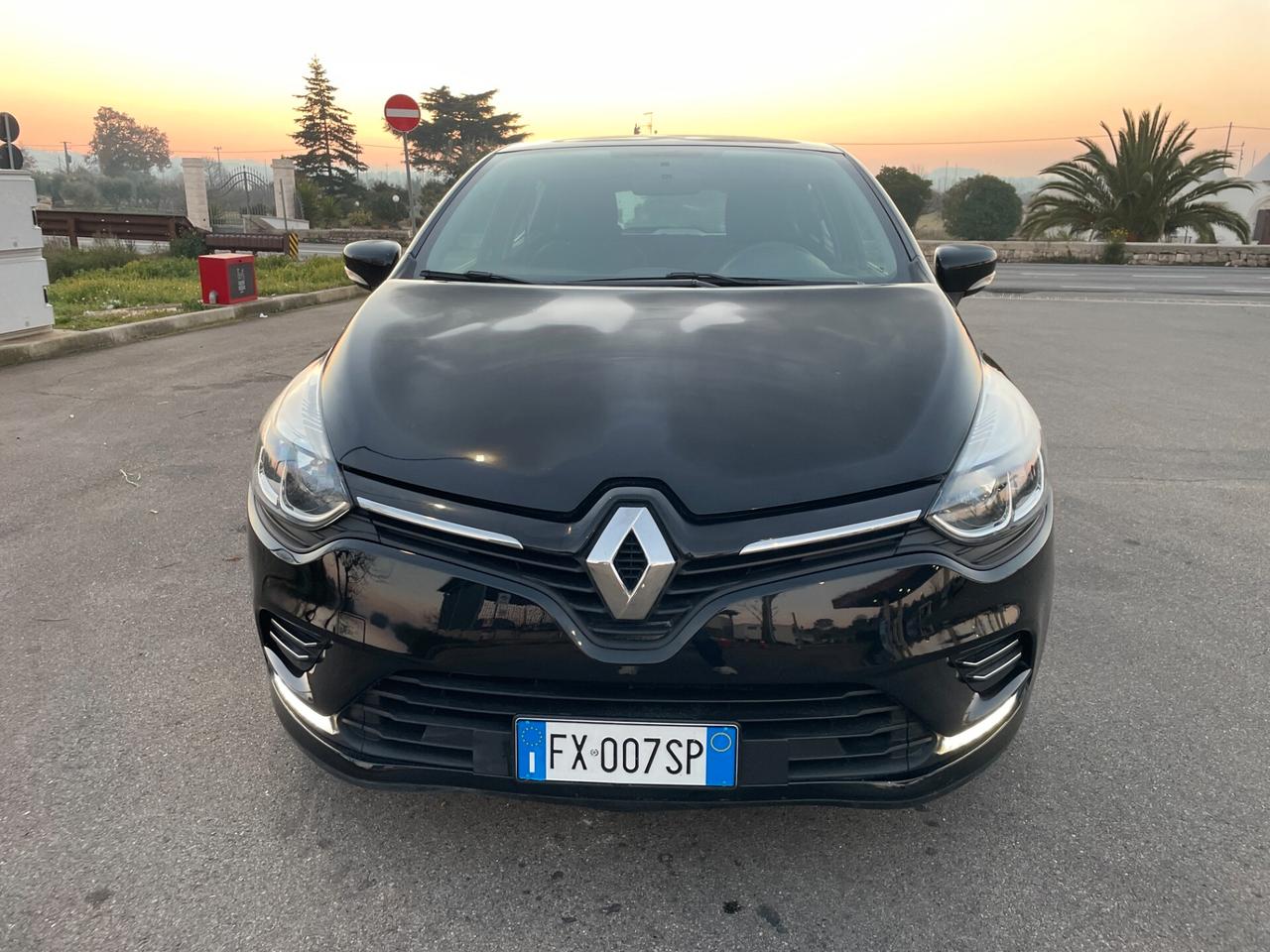 Renault Clio dCi 8V 90 CV EDC 5 porte Business FINANZ,. € 160,00