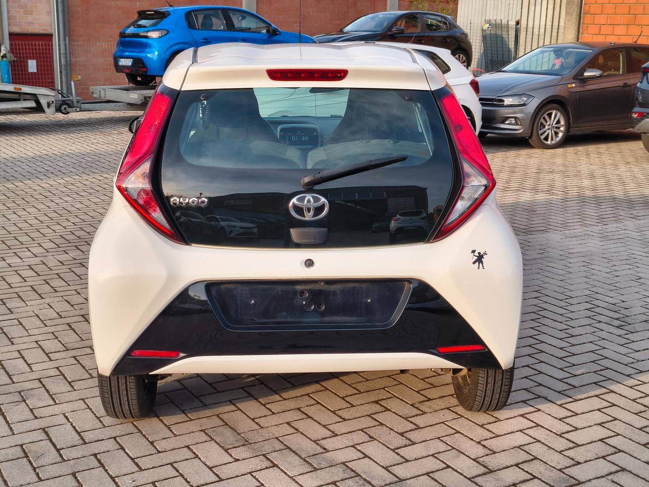 Toyota Aygo Connect 1.0 VVT-i 72 CV 5 porte x-fun