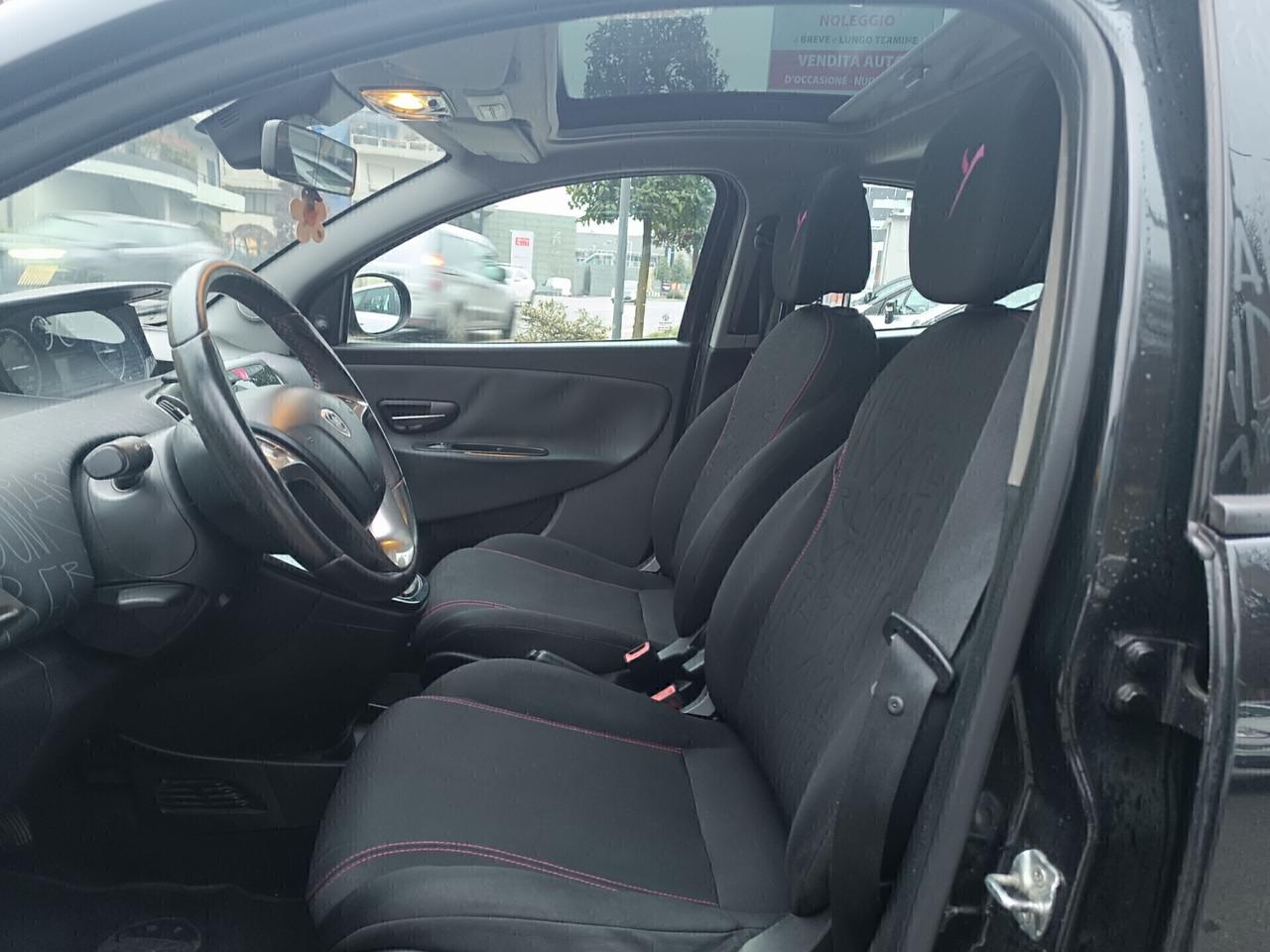 Lancia Ypsilon 1.3 MJT 95 Platinum TETTO APRIBILE