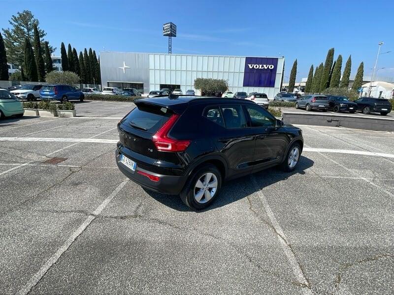 Volvo XC40 T2 Momentum AUTOCARRO
