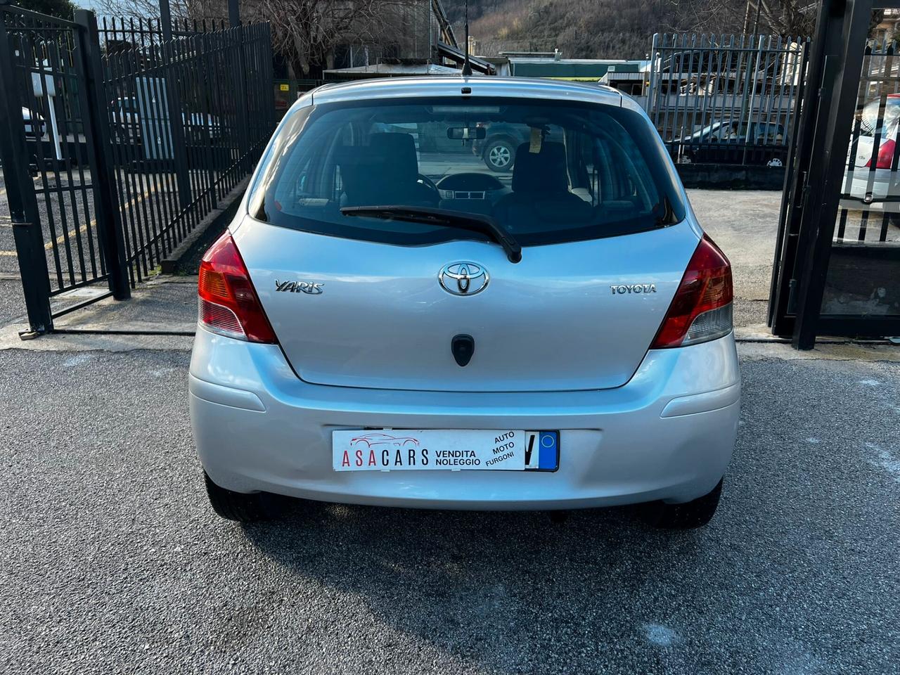 Toyota Yaris 1.0 5 porte