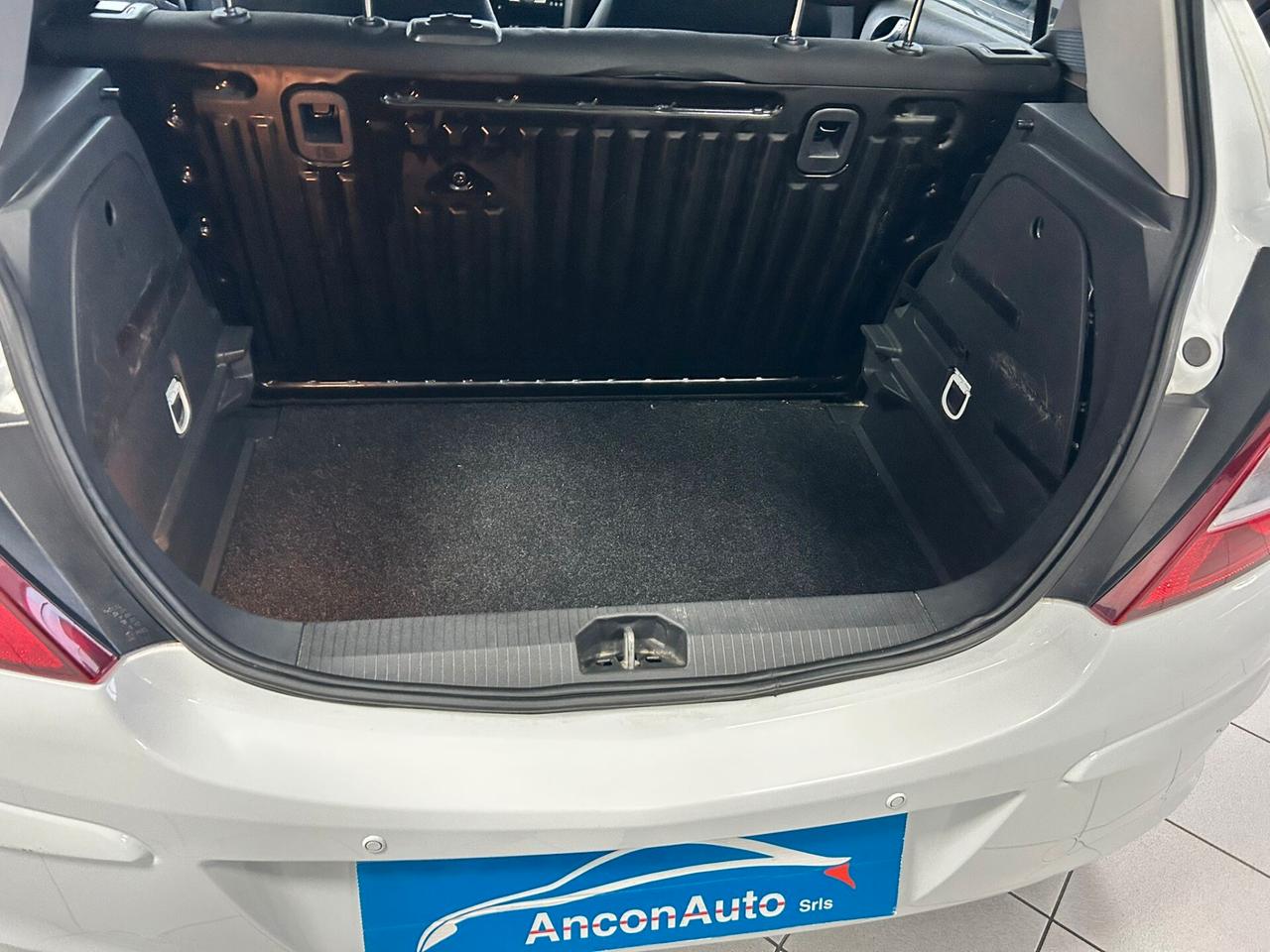 Opel Corsa 1.2b cambio automatico 2013