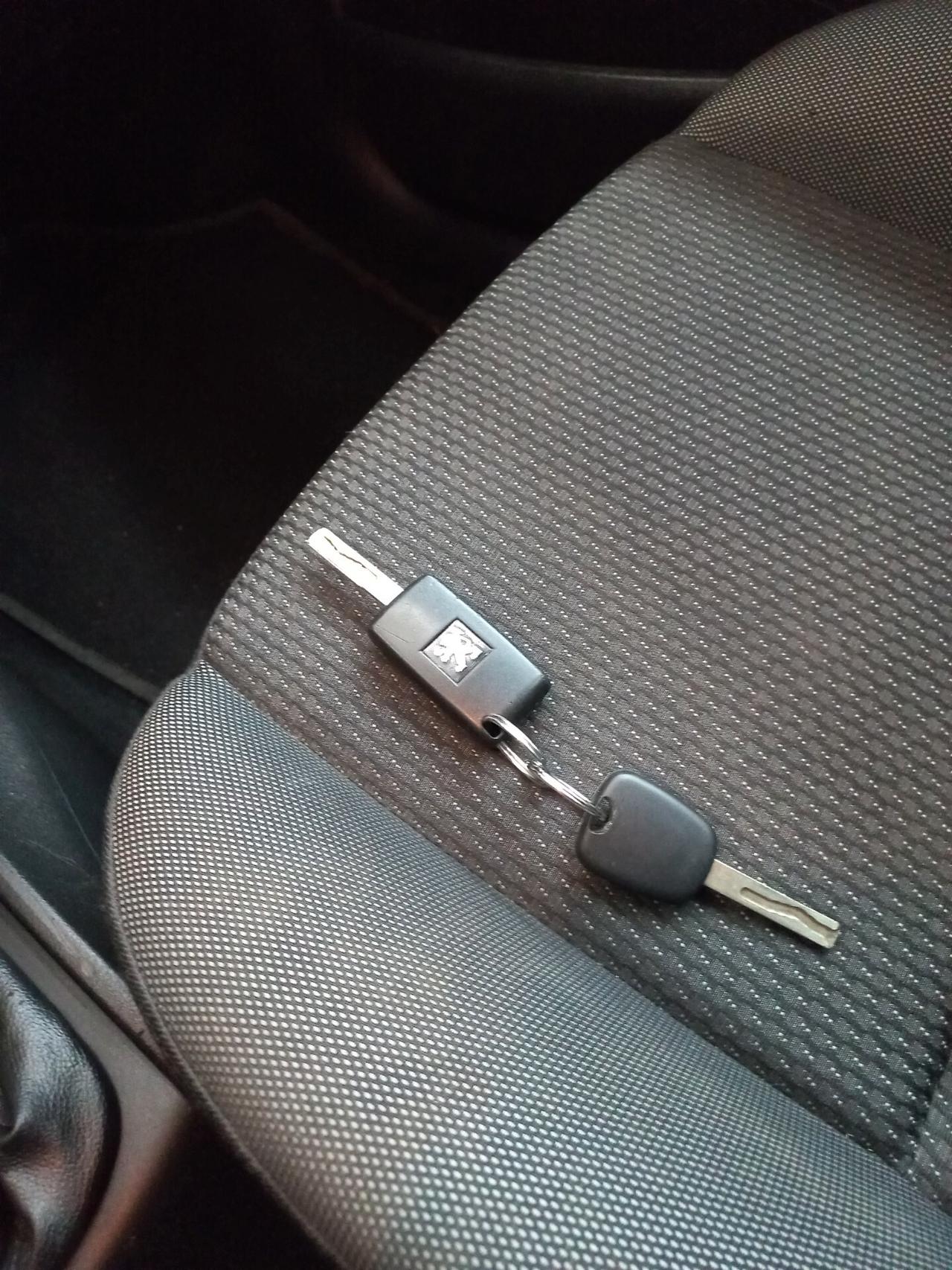 Peugeot 207 1.4 HDi 70CV 5p. Access