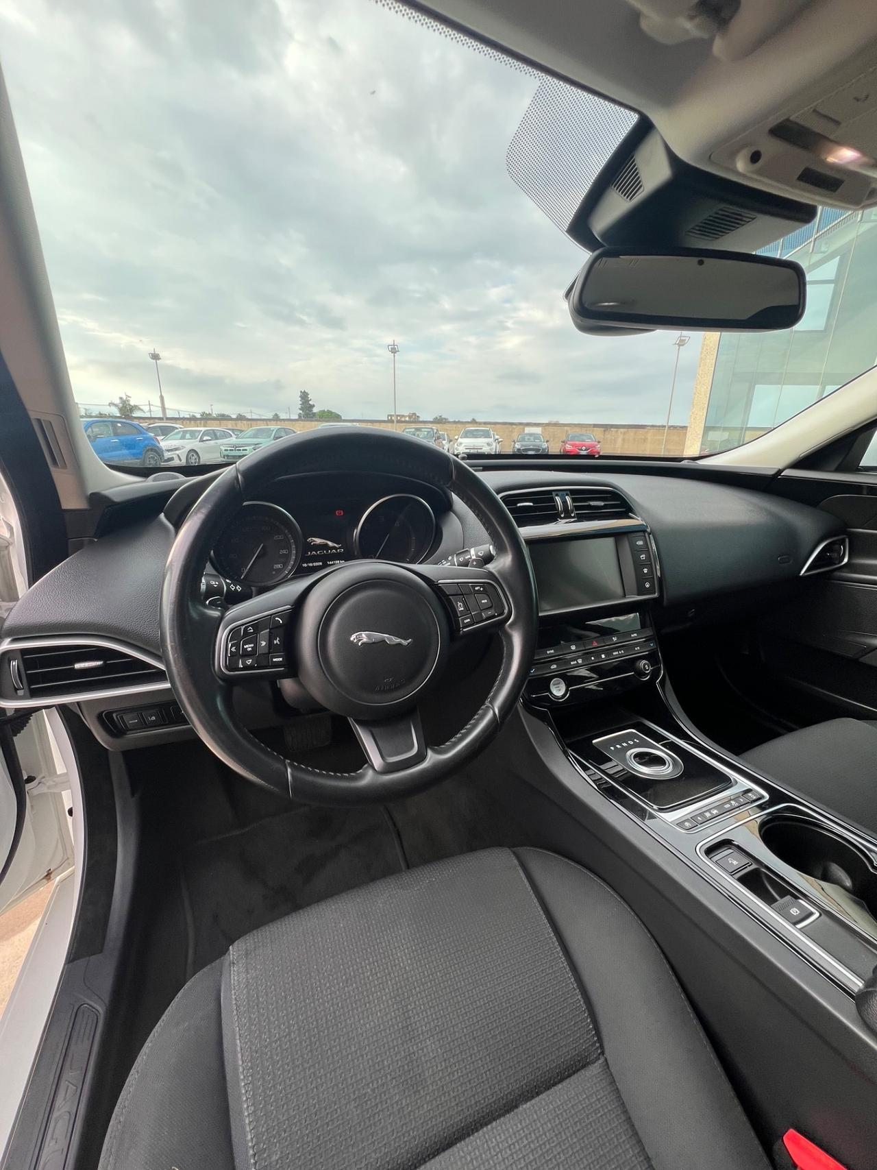 Jaguar XE 2.0d Pure 180cv auto