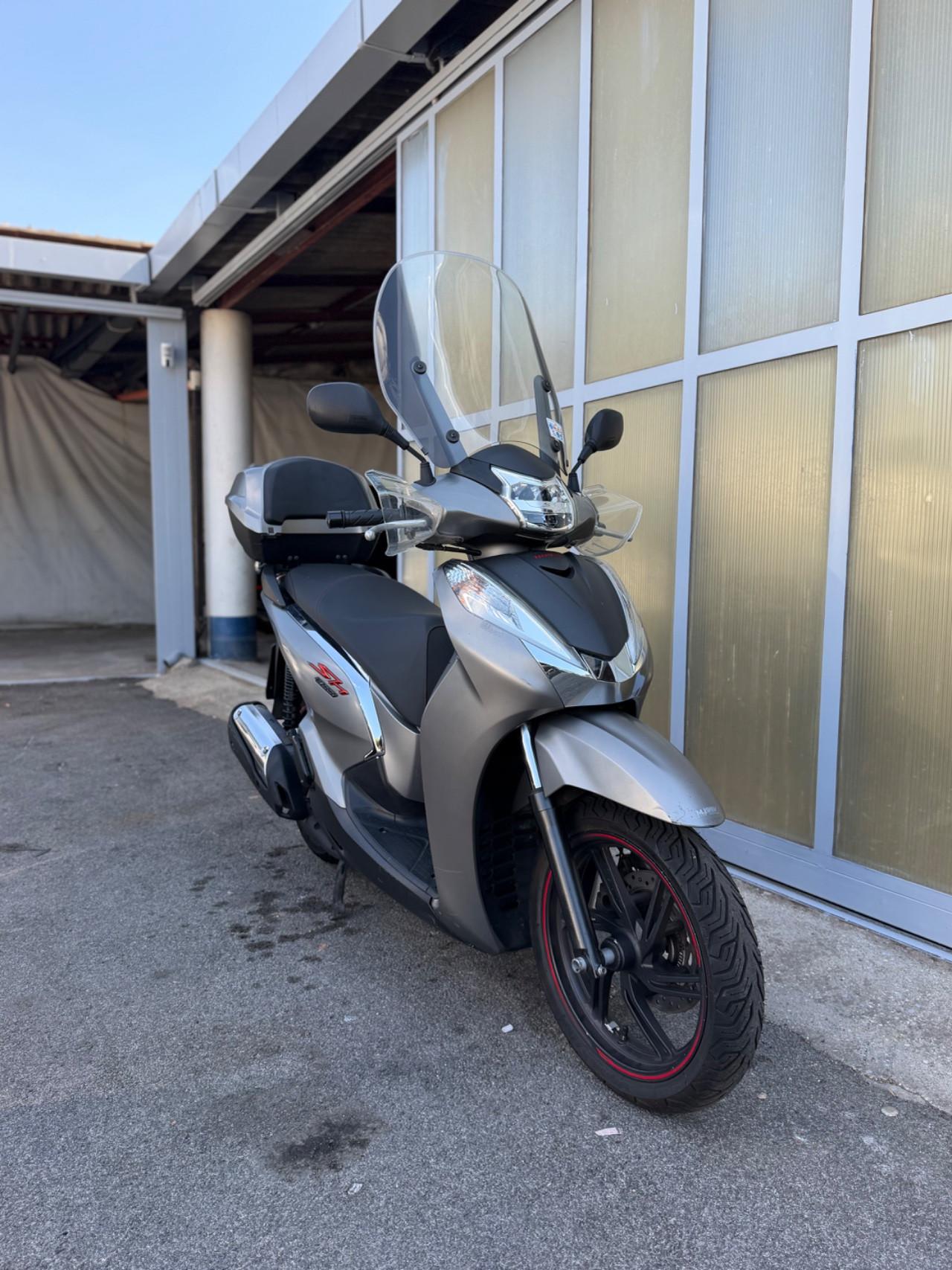 HONDA SH 300 Sport Abs - PARABREZZA - BAULE - ANTIFURTO - GOMME NUOVE