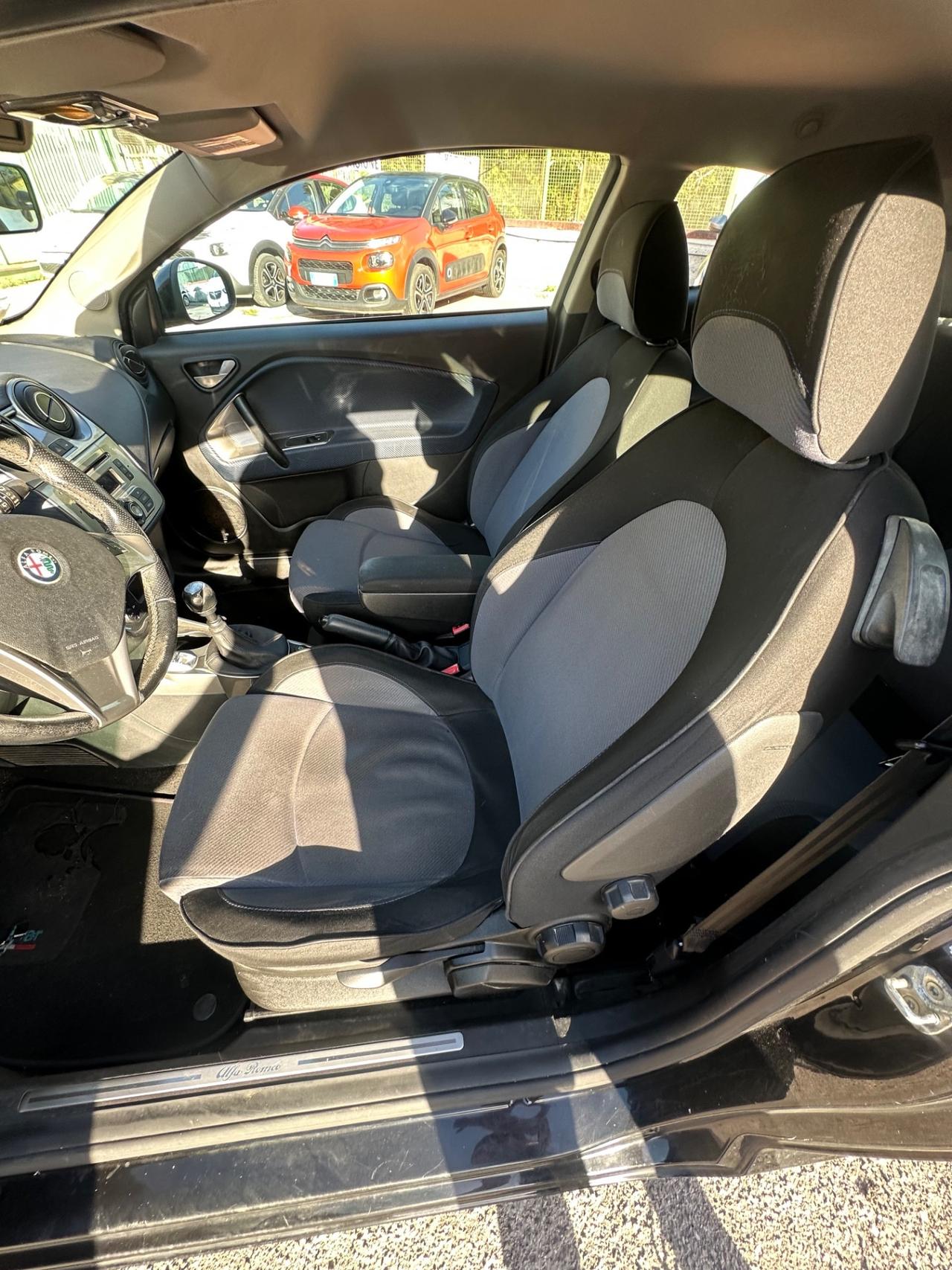 Alfa Romeo MiTo 1.6 JTDm 16V Distinctive Sport Pack