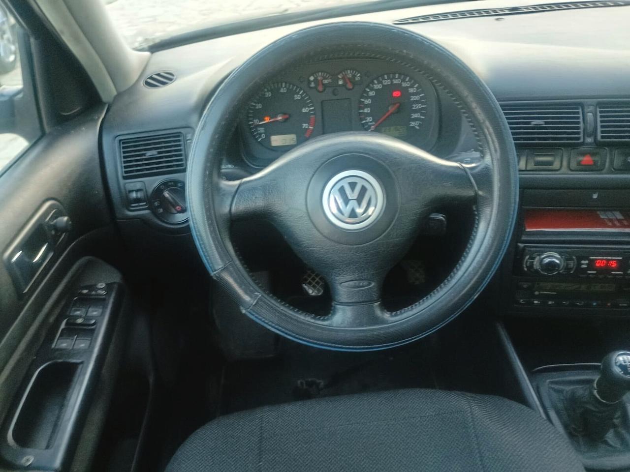 Volkswagen Golf 1.6 cat 5 porte
