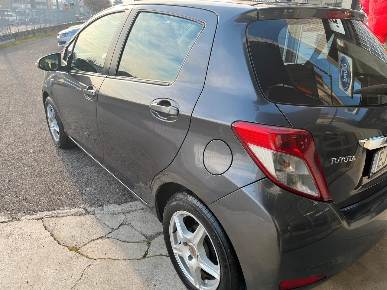 Toyota Yaris 1.3 5 porte Lounge OK NEOPATENTATI