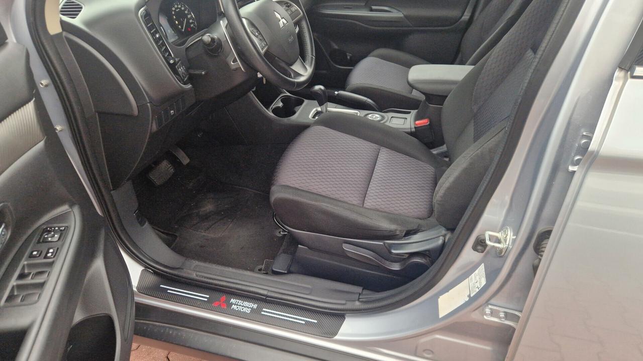 Mitsubishi Outlander 2.2 DI-D 4x4 full automatico