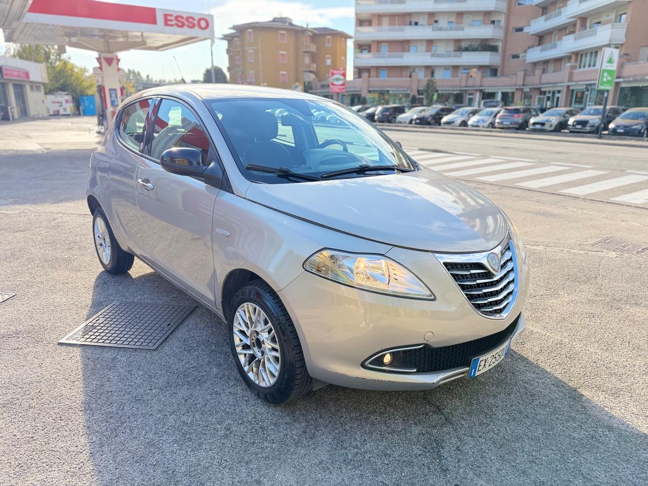Lancia Ypsilon 900 neopatentati pronto uso garanzia