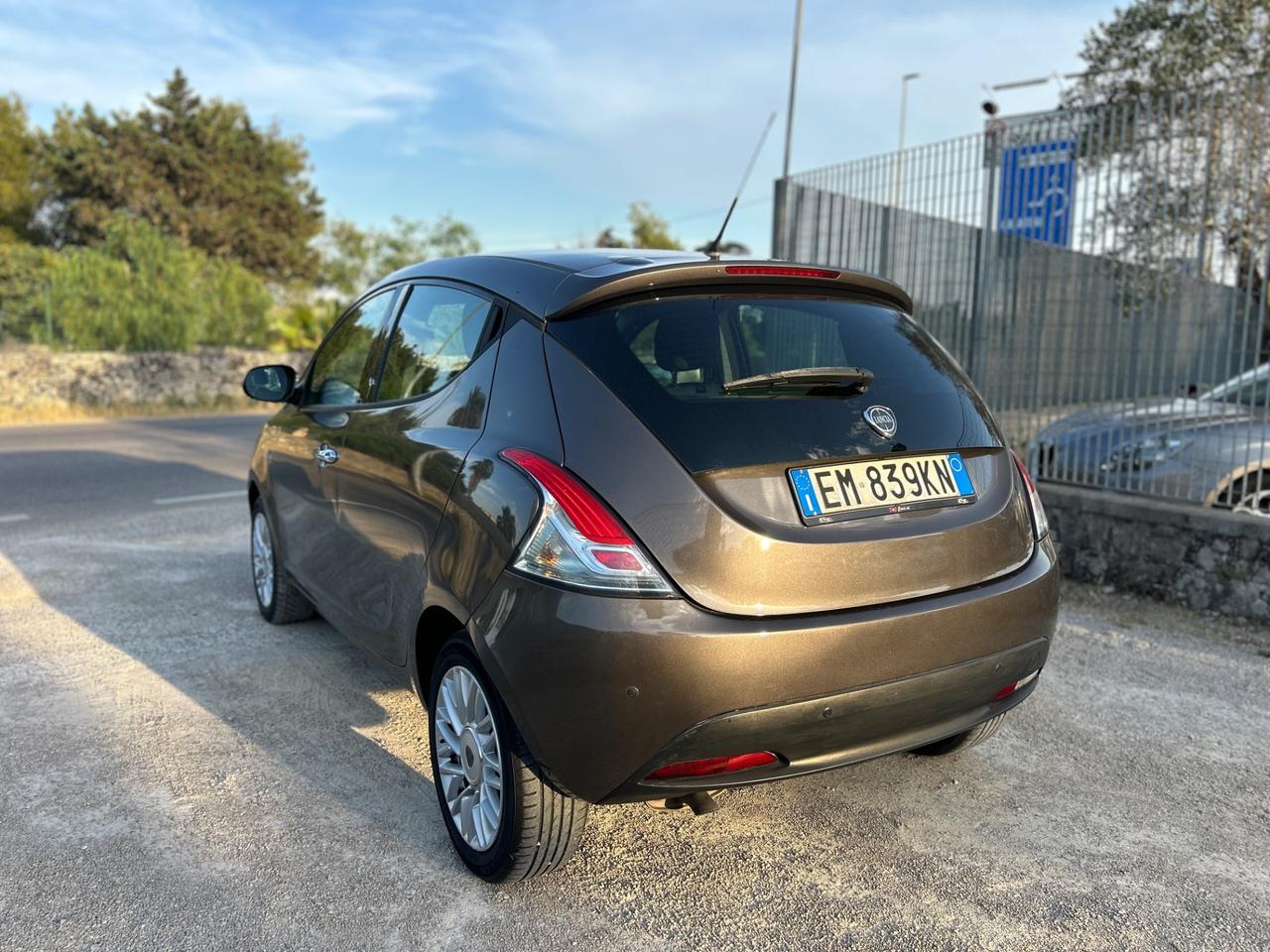 Lancia Ypsilon 1.3 MJT 5 porte-2012