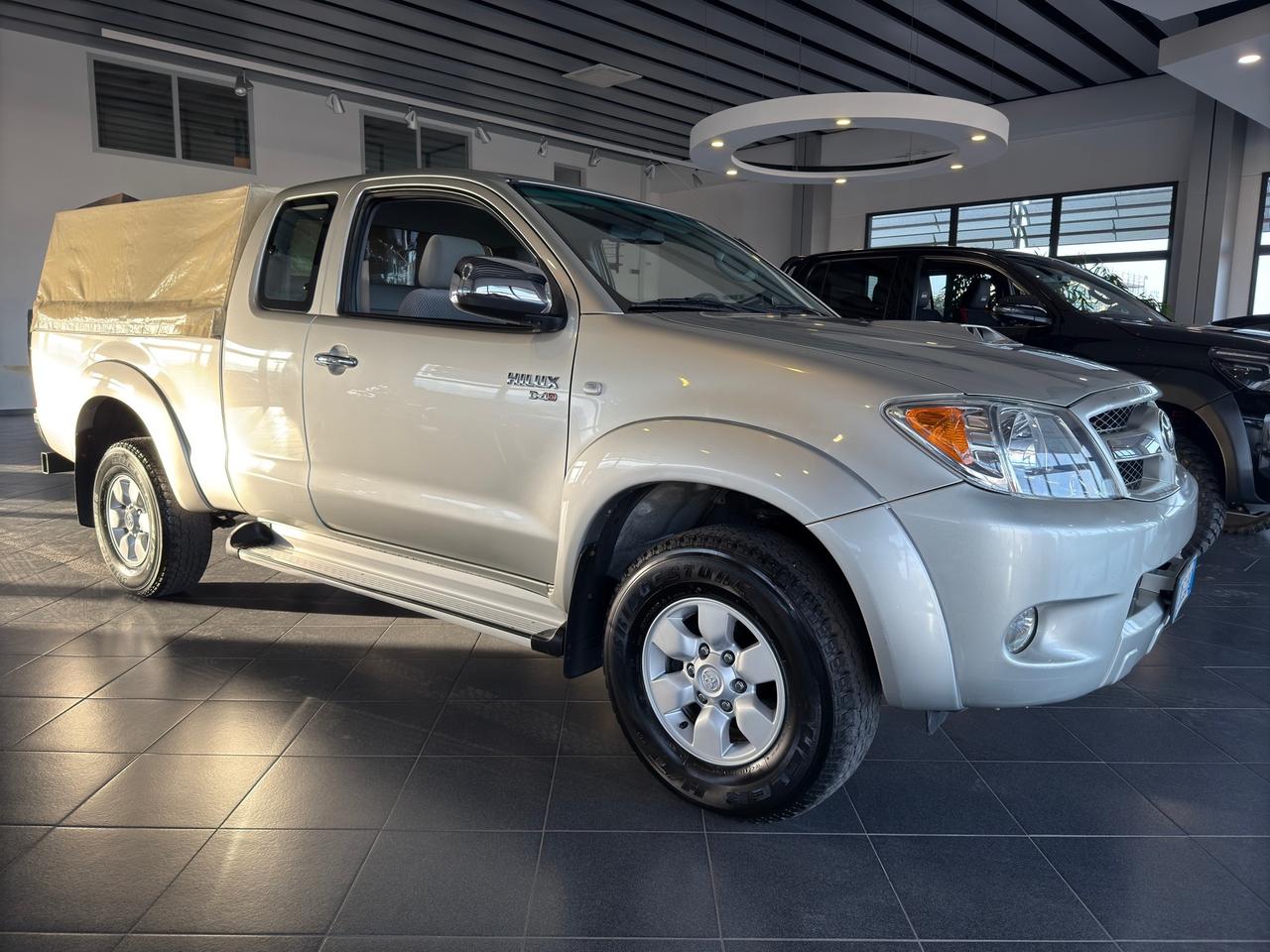 Toyota Hilux 2.5 D-4D 4WD 2p. Extra Cab SR GANCIO