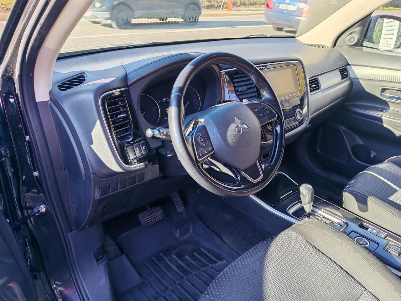 Mitsubishi Outlander 2.2 DI-D 4WD Intense 7 Posti