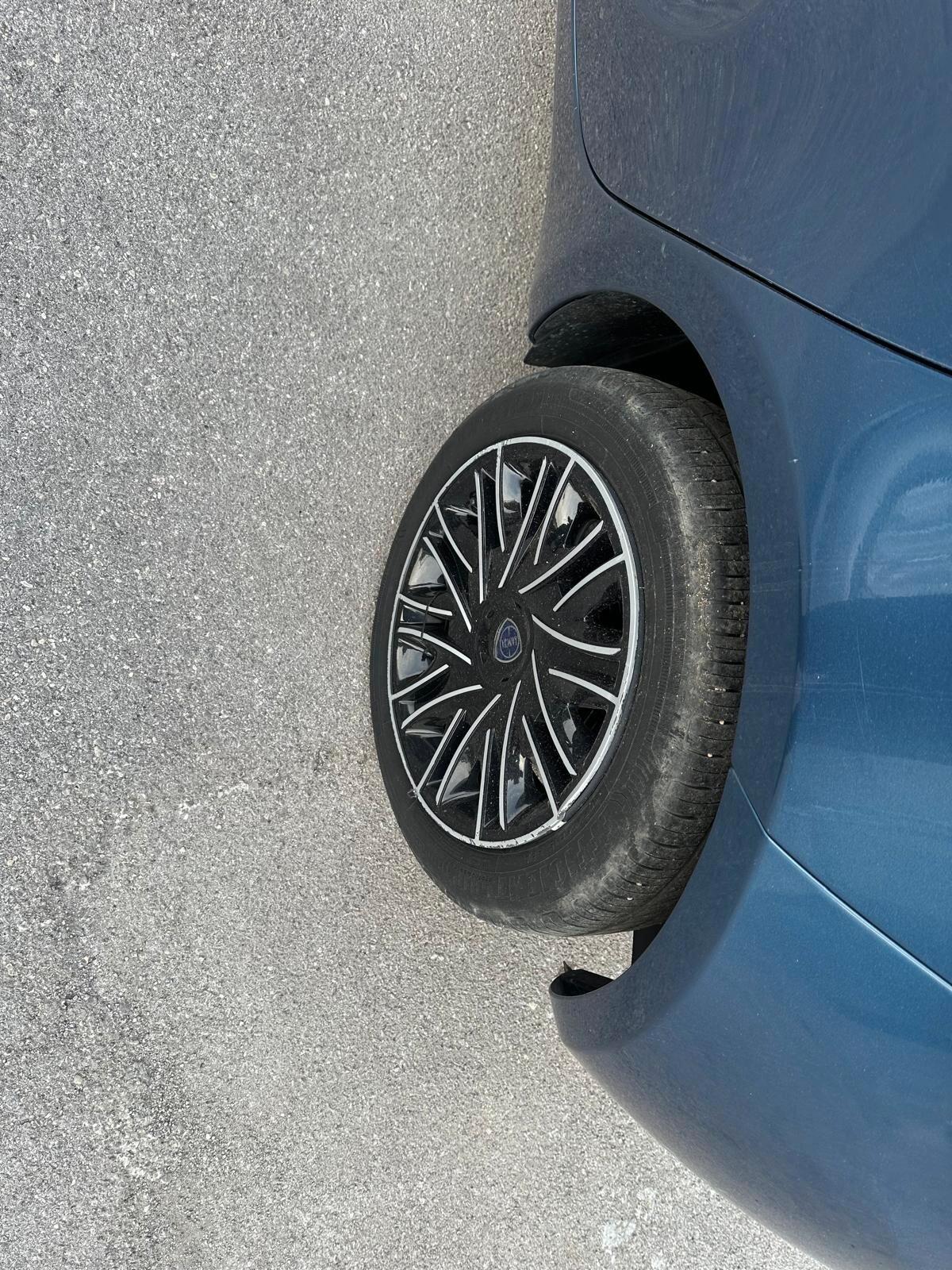 Lancia Ypsilon 1.0 FireFly 5 porte S&S Hybrid UnYca