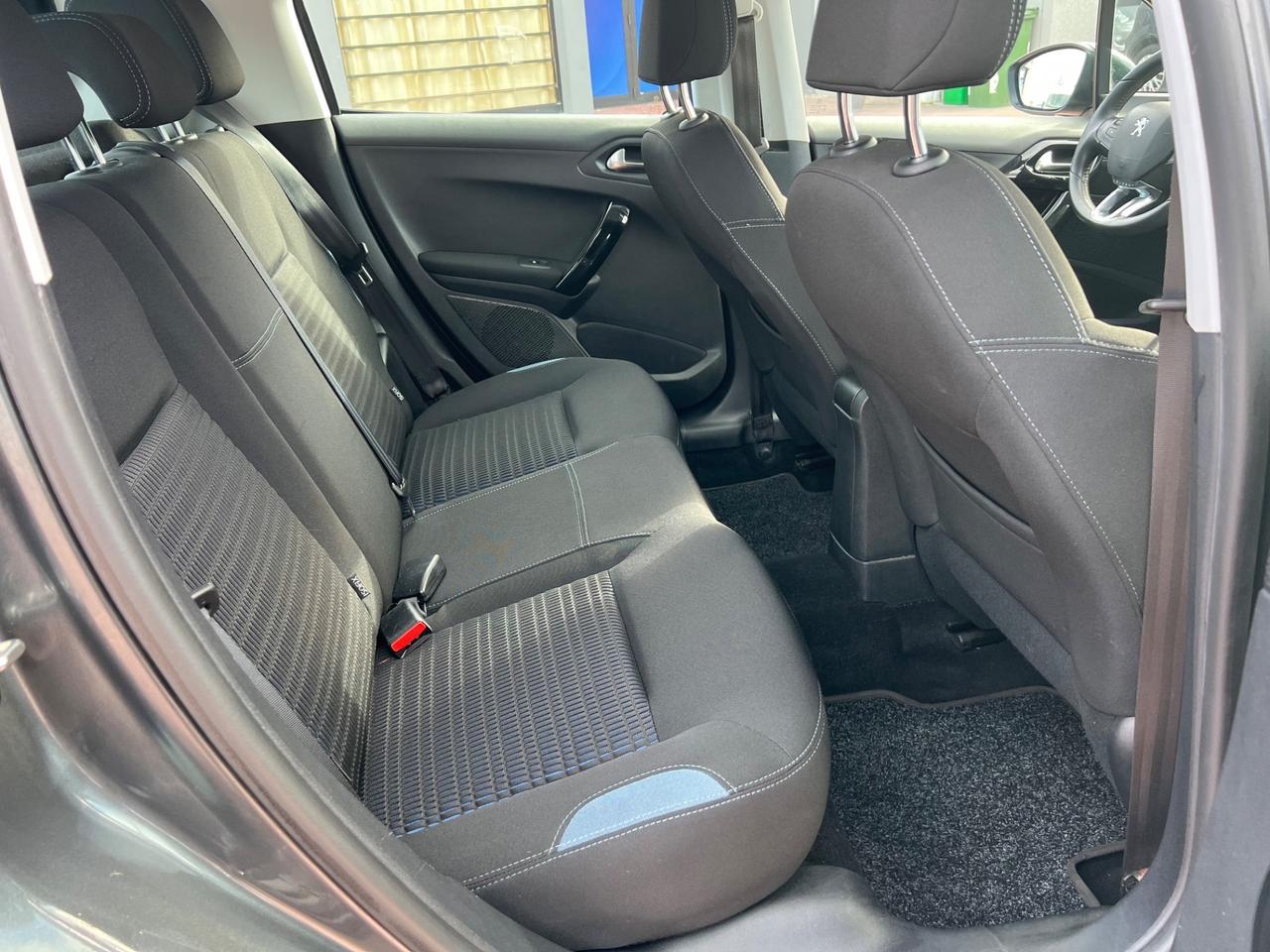 Peugeot 208 1.4 HDi 68 CV 5 porte Allure