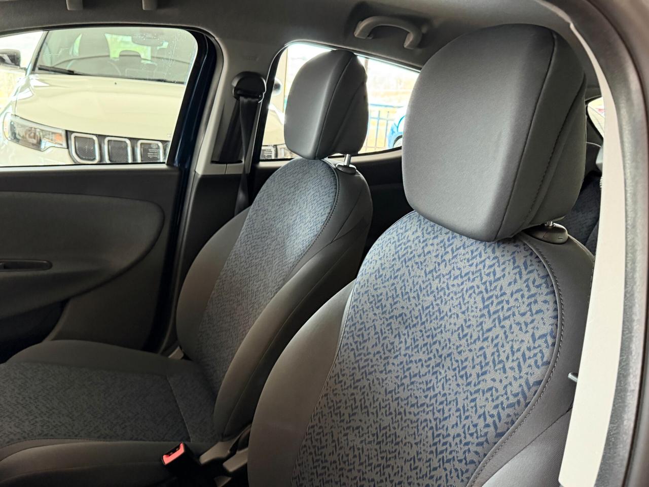 Lancia Ypsilon 1.0 FIREFLY 70 cv. Hybrid SILVER