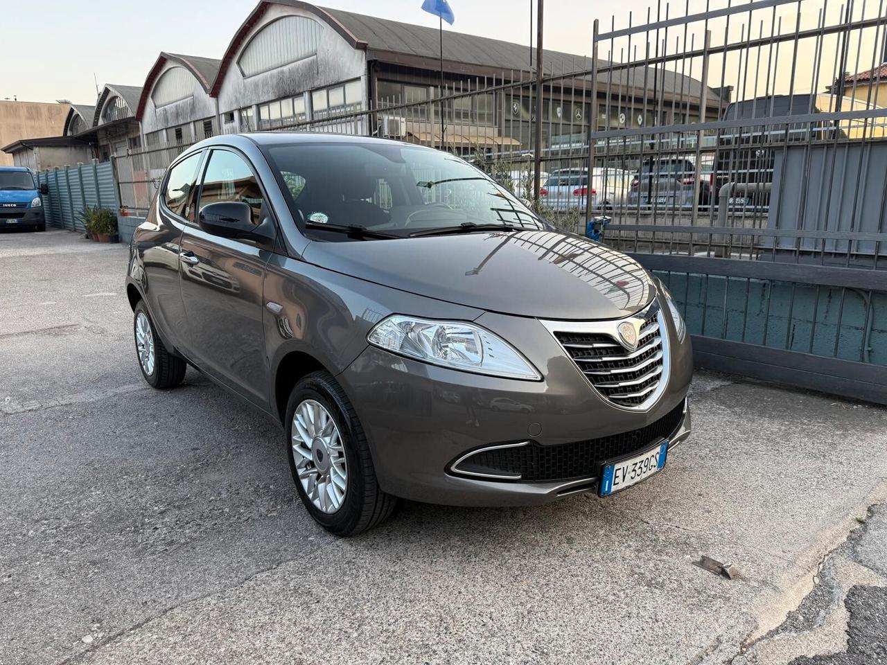 Lancia Ypsilon 0.9 TwinAir 85 CV 5 porte Metano Ecochic Gold