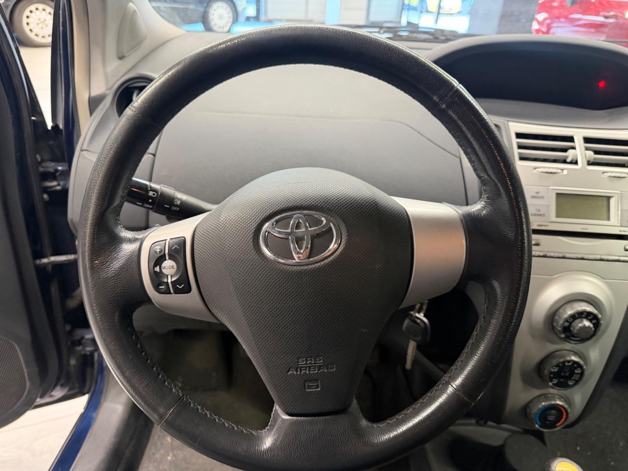 Toyota Yaris 1.3 5 porte Navi 160.000 km Neopatentati