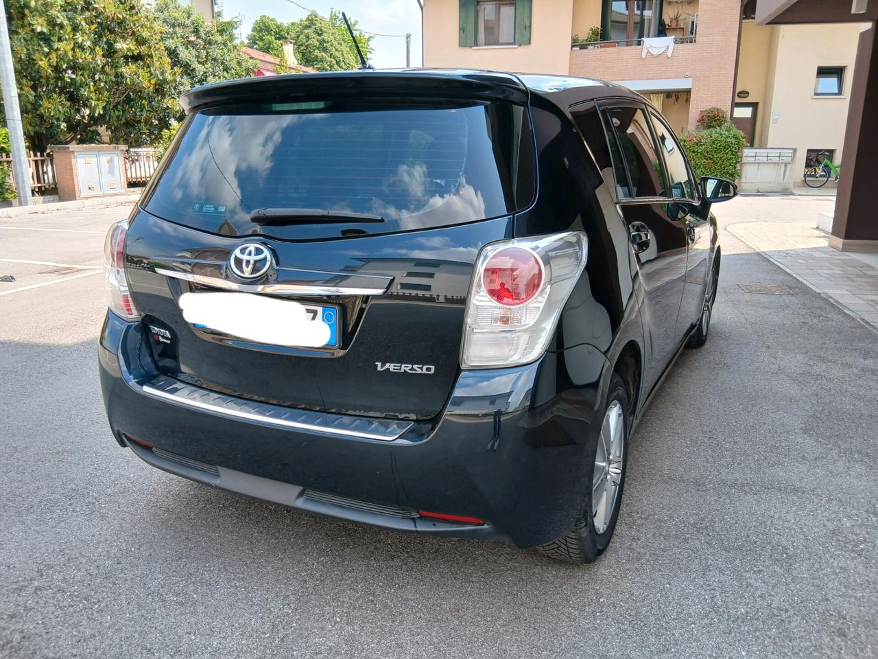 Toyota Verso 1.6 D-4D Business tua a € 185 mese