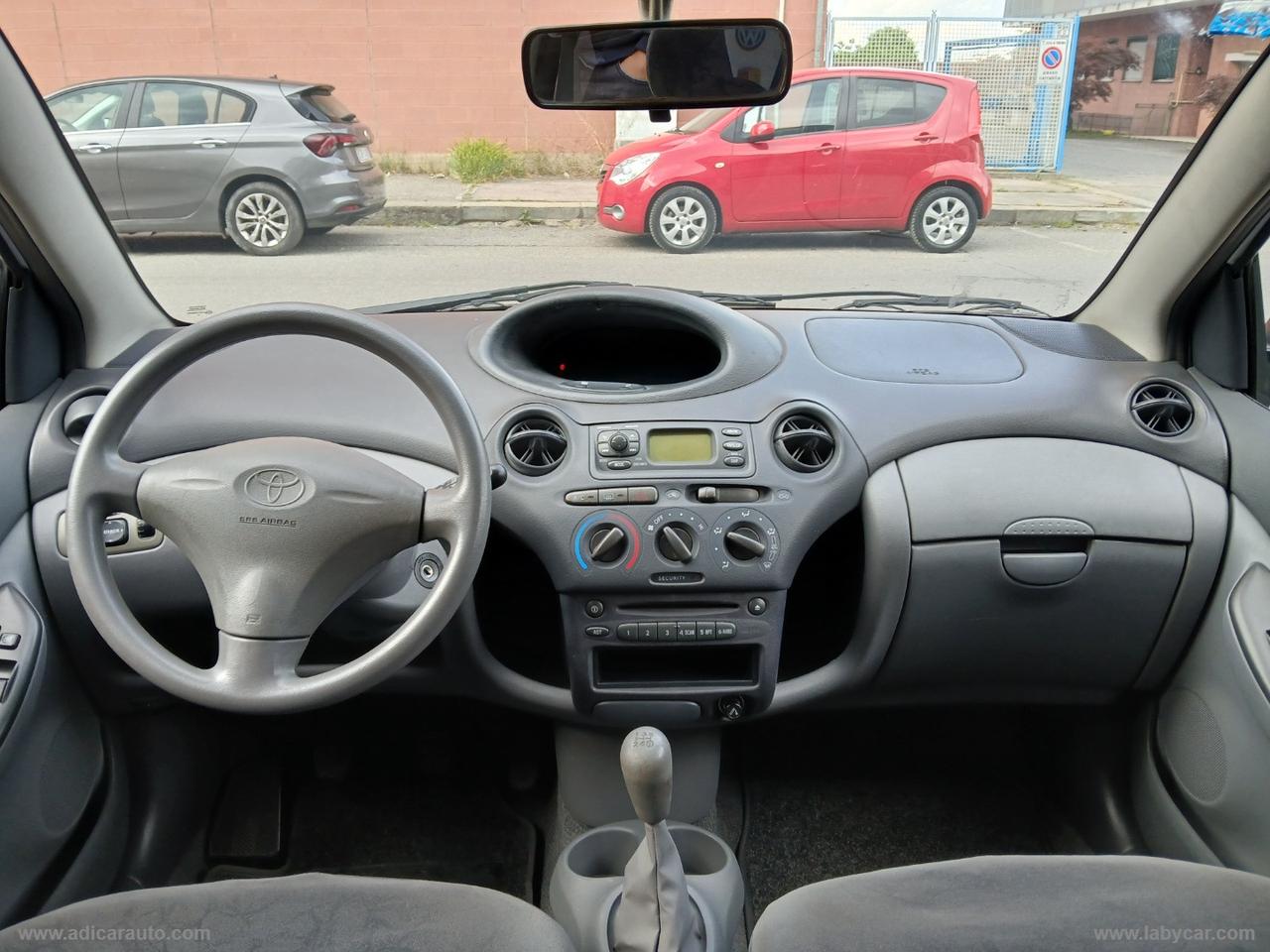 TOYOTA Yaris 1.0 16V 5p. Sol