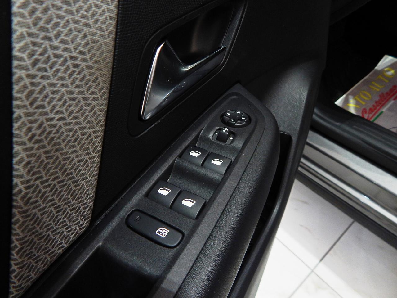 Citroen C4 1.5 bluehdi Shine EAT8 S&S TETTO-NAVI-PELLE-LED